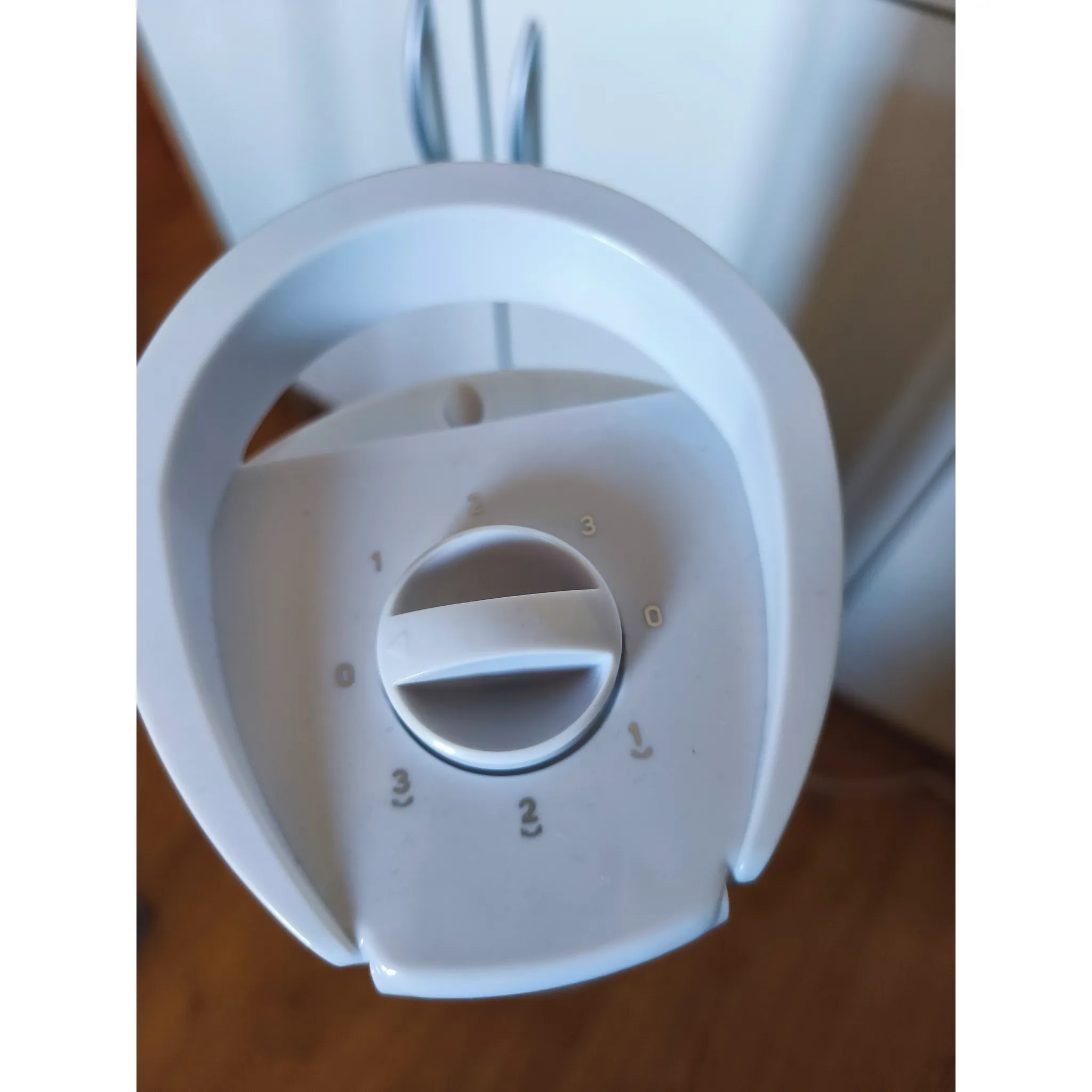 Fotografie 3 - Domácí ventilátor Sencor SFT 3107WH
