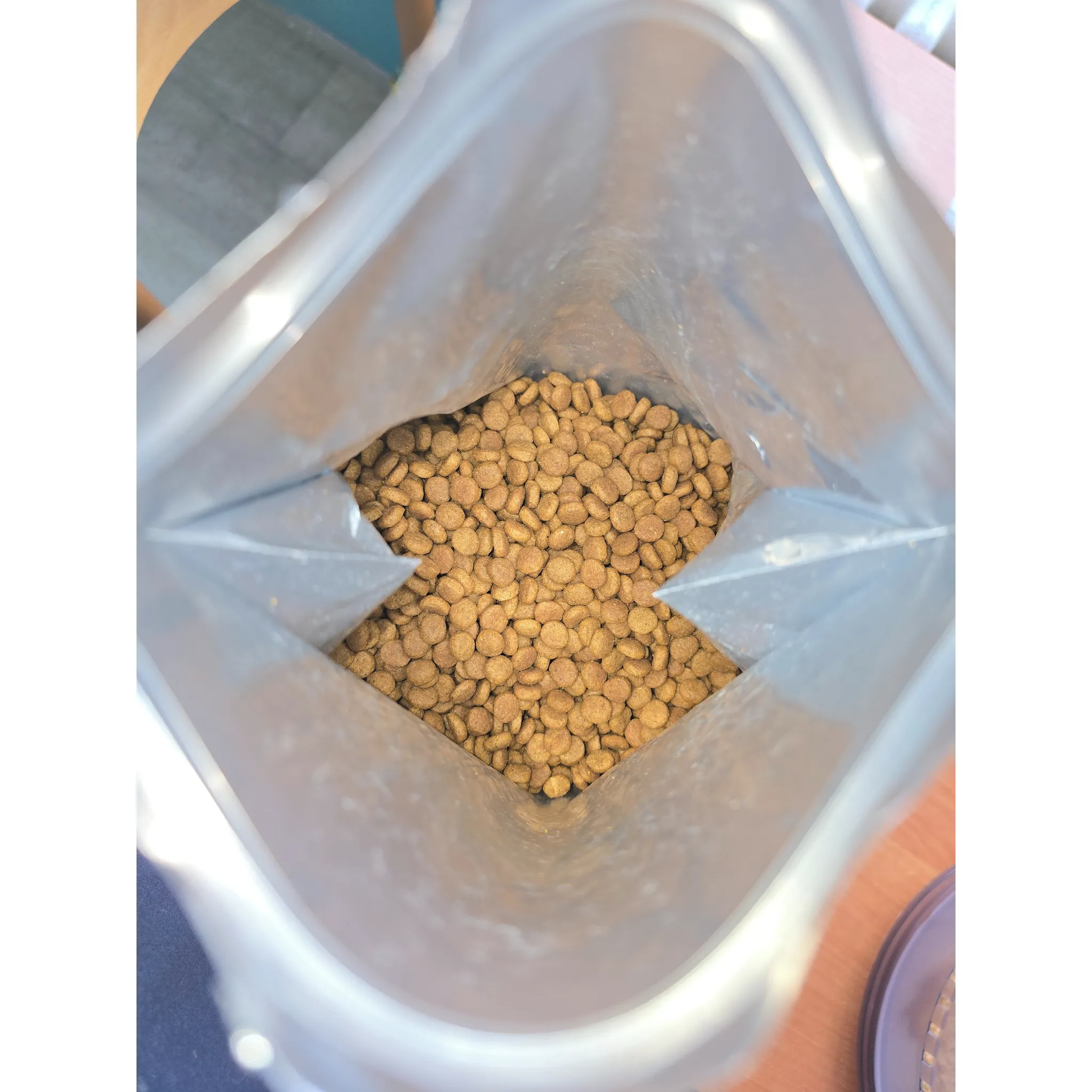 Fotografie 12 - Krmivo pro kočku Royal Canin Regular Sterilised 37 2 kg