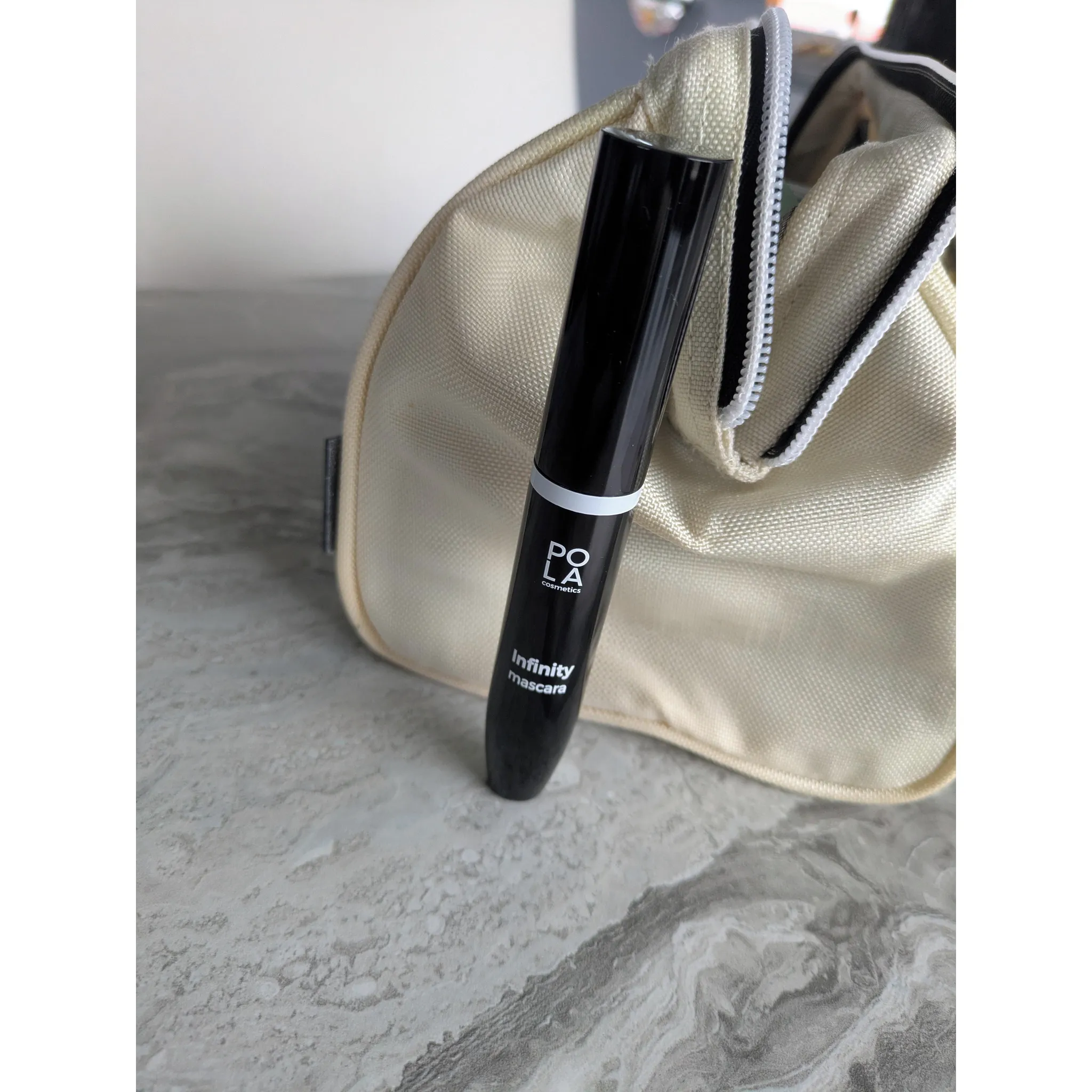 Fotografie 4 - Řasenka Pola Cosmetics Infinity Extending Mascara 8 g černá