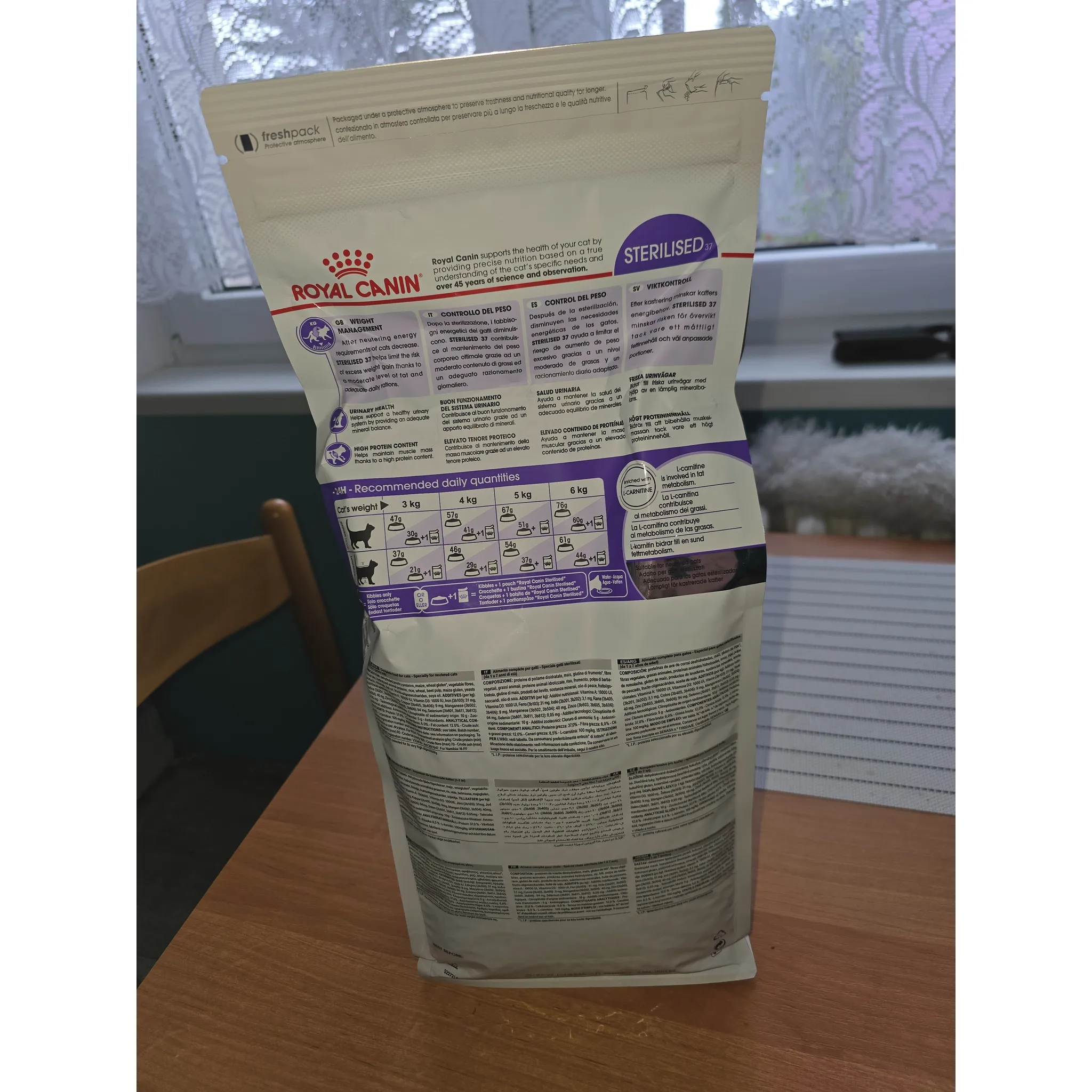 Fotografie 13 - Krmivo pro kočku Royal Canin Regular Sterilised 37 2 kg