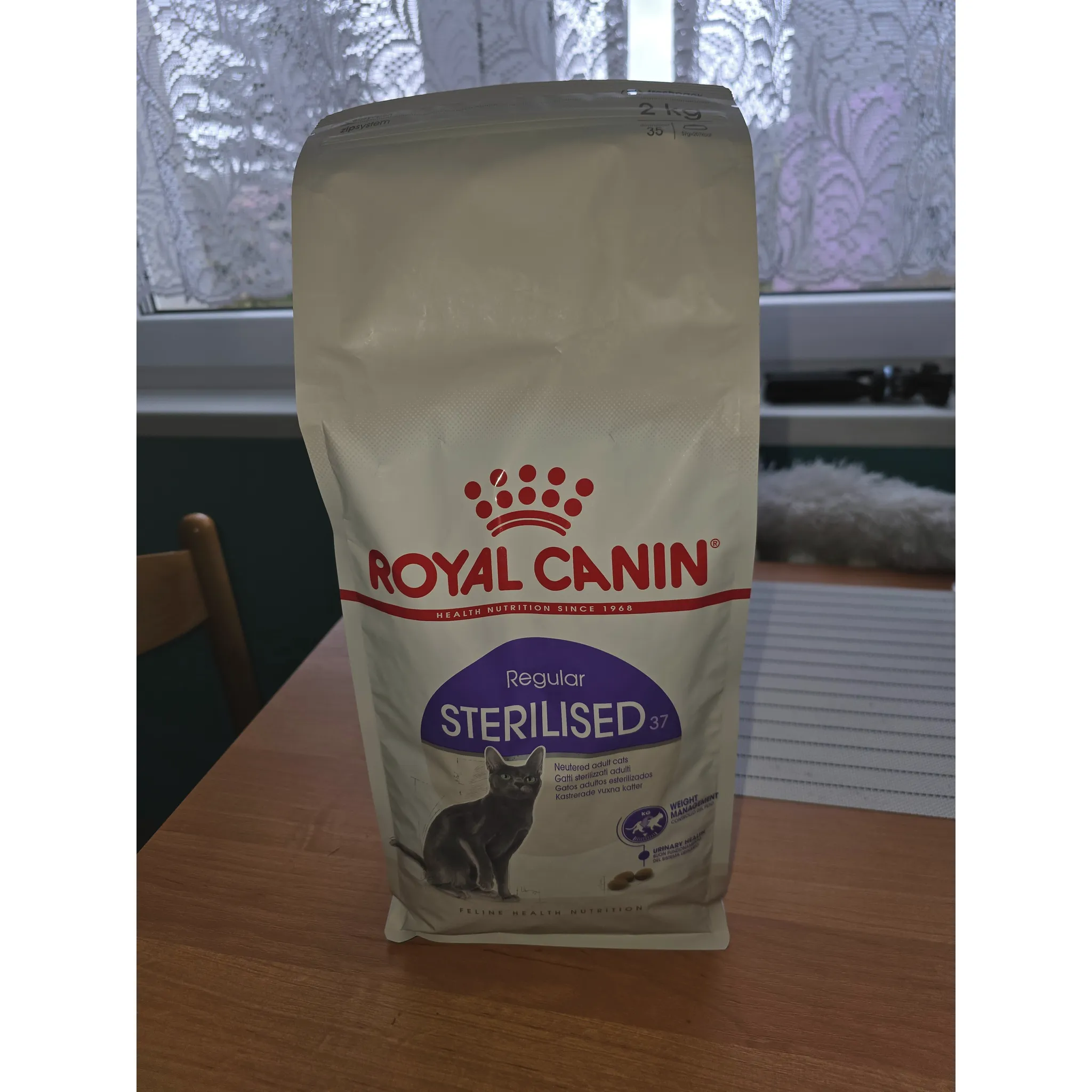 Fotografie 14 - Krmivo pro kočku Royal Canin Regular Sterilised 37 2 kg
