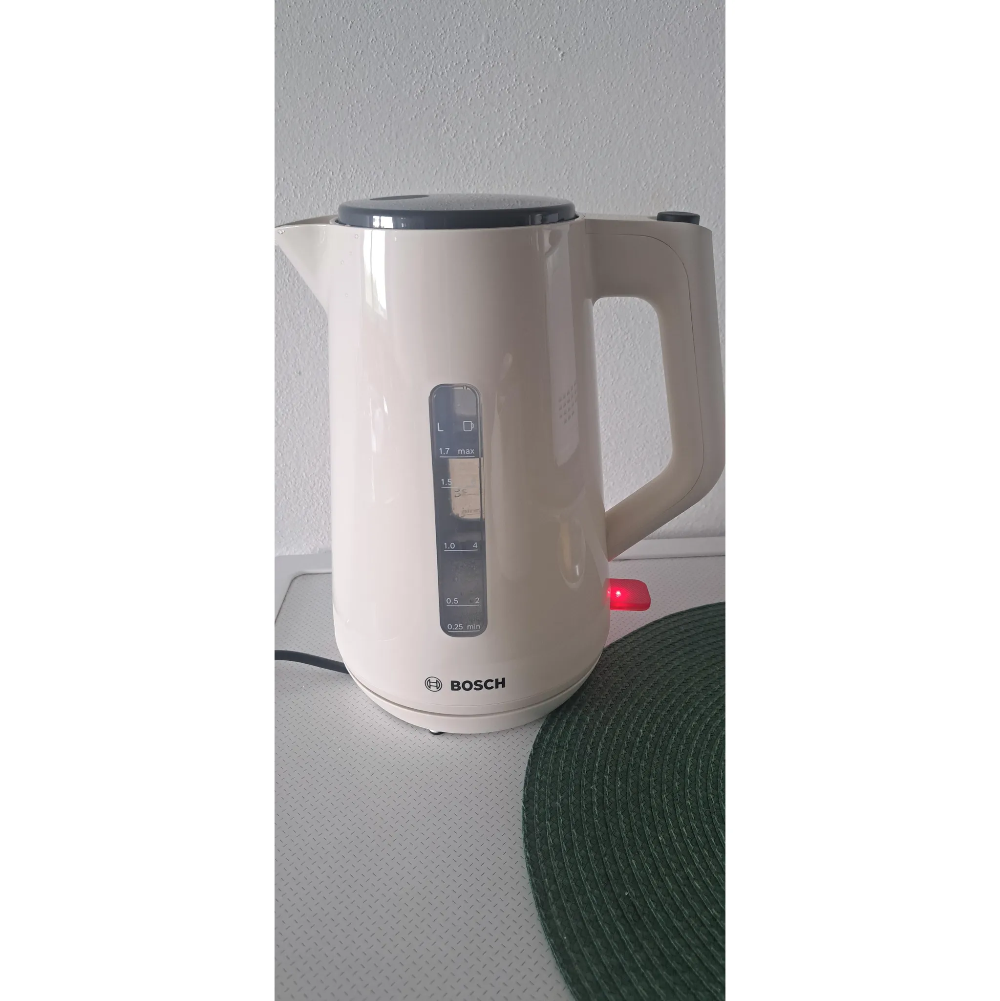 Fotografie 5 - Rychlovarná konvice BOSCH TWK1M121