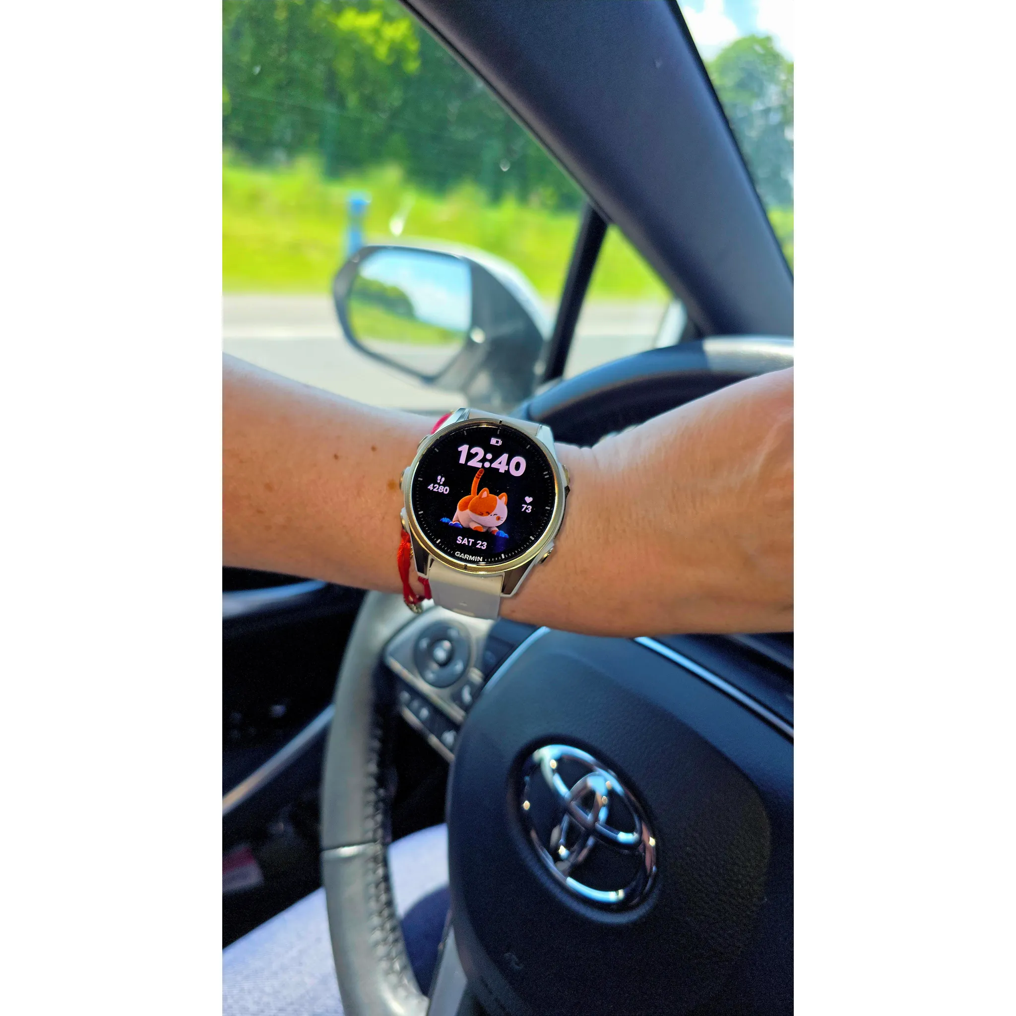 Fotografie 7 - Chytré hodinky Garmin fēnix 8 43 mm AMOLED Sapphire Soft Gold Fog Gray Silicone Band
