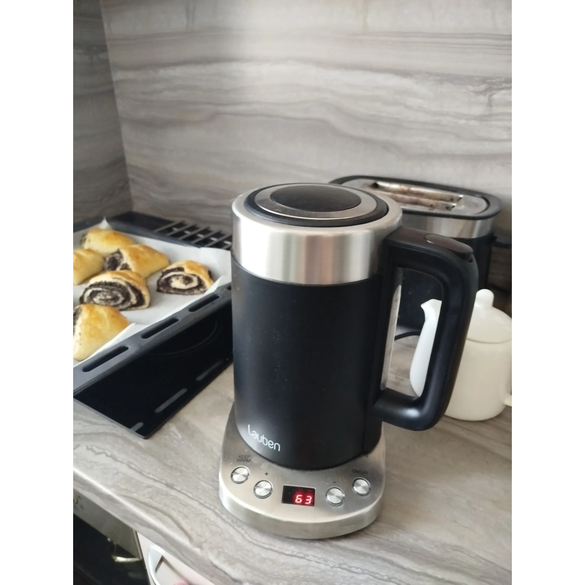Fotografie 4 - Rychlovarná konvice Lauben Electric Kettle EK17WS