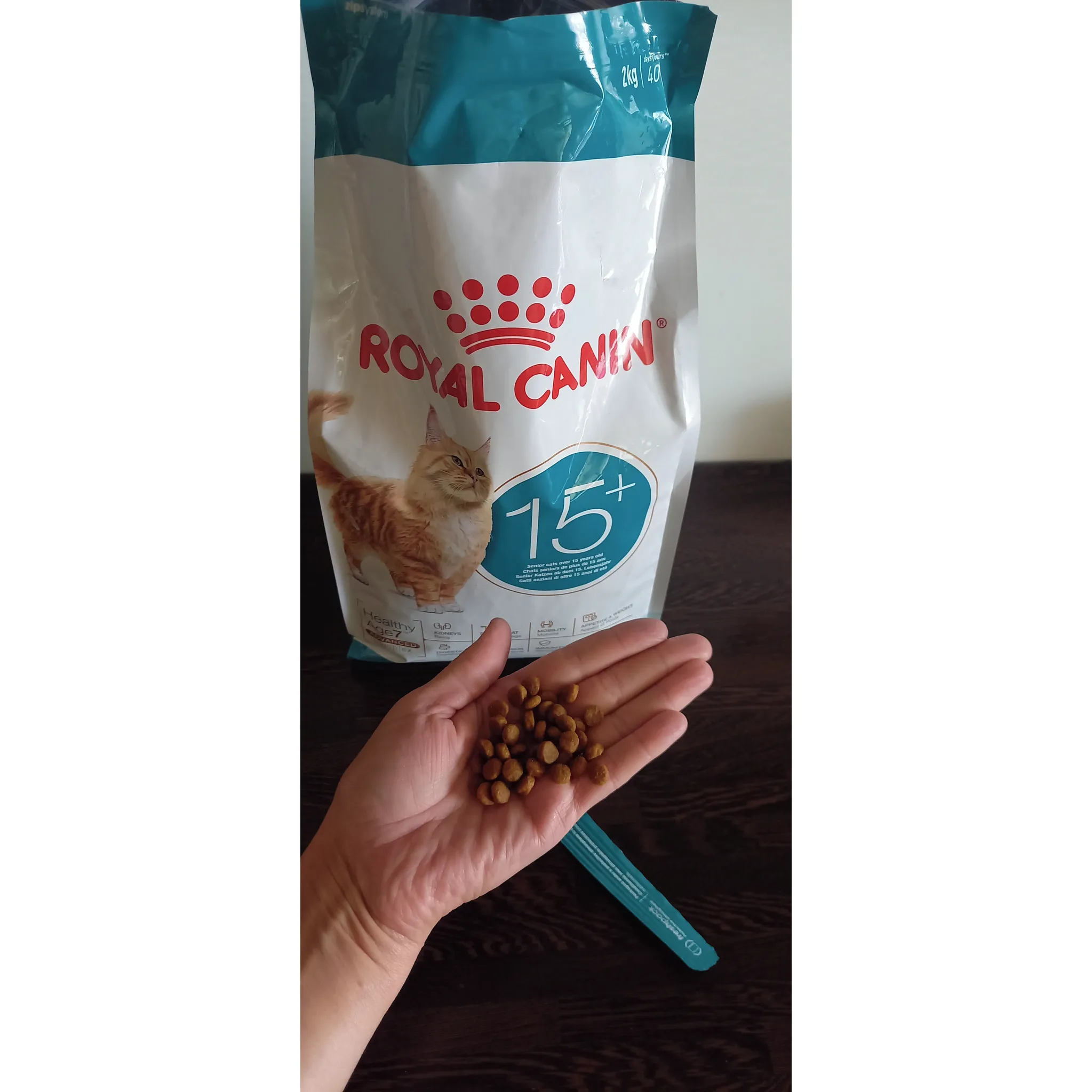 Fotografie 2 - Krmivo pro kočku Royal Canin Ageing 15+ 2 kg