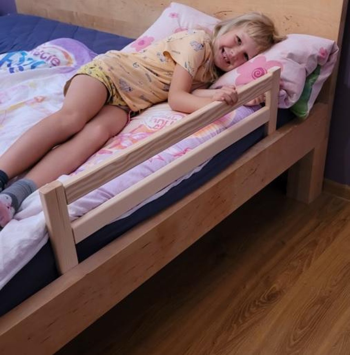 Zásuvná ochranná barierka do postele - 85 cm
