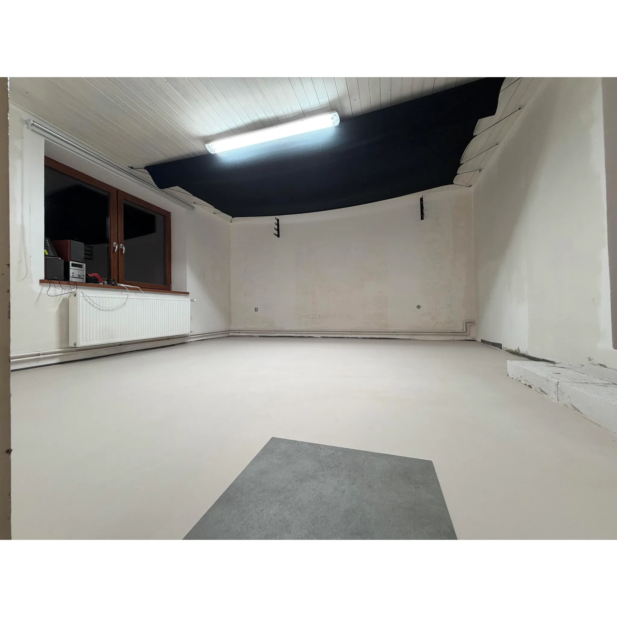 Fotografie 2 - Univerzální barva Zinsser B-I-N protiplísňová barva na stěny a stropy blokující pachy 1 l bílá