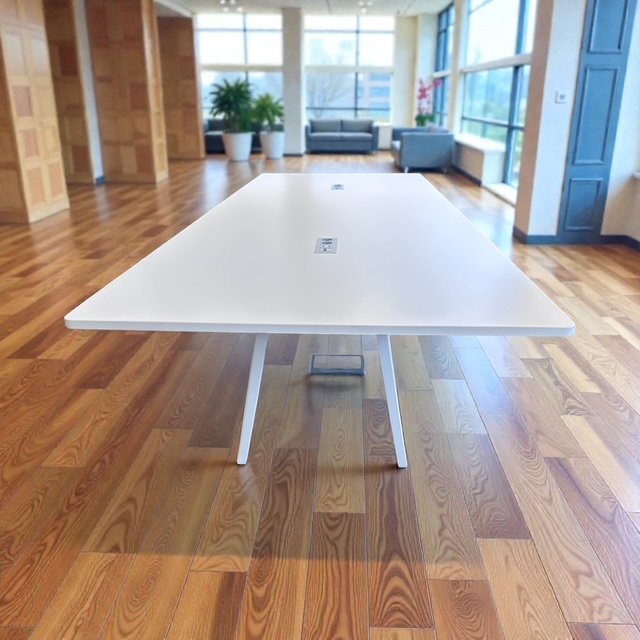 Stůl konferenční Vitra Joyn 320x120, noha A, 2x elektrobox, kabelová vana
