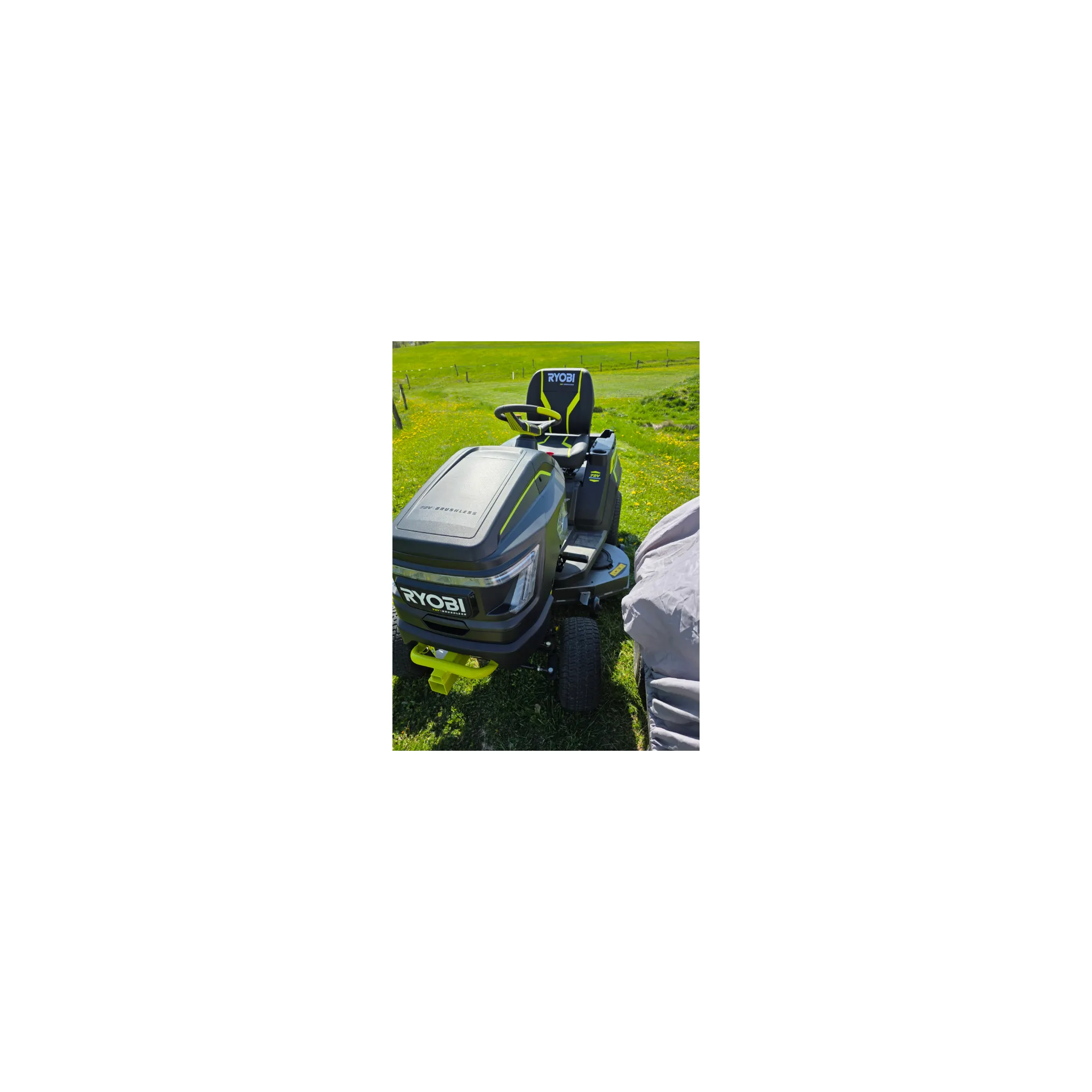 Fotografie 2 - Zahradní traktor Ryobi RY72TMX117-310