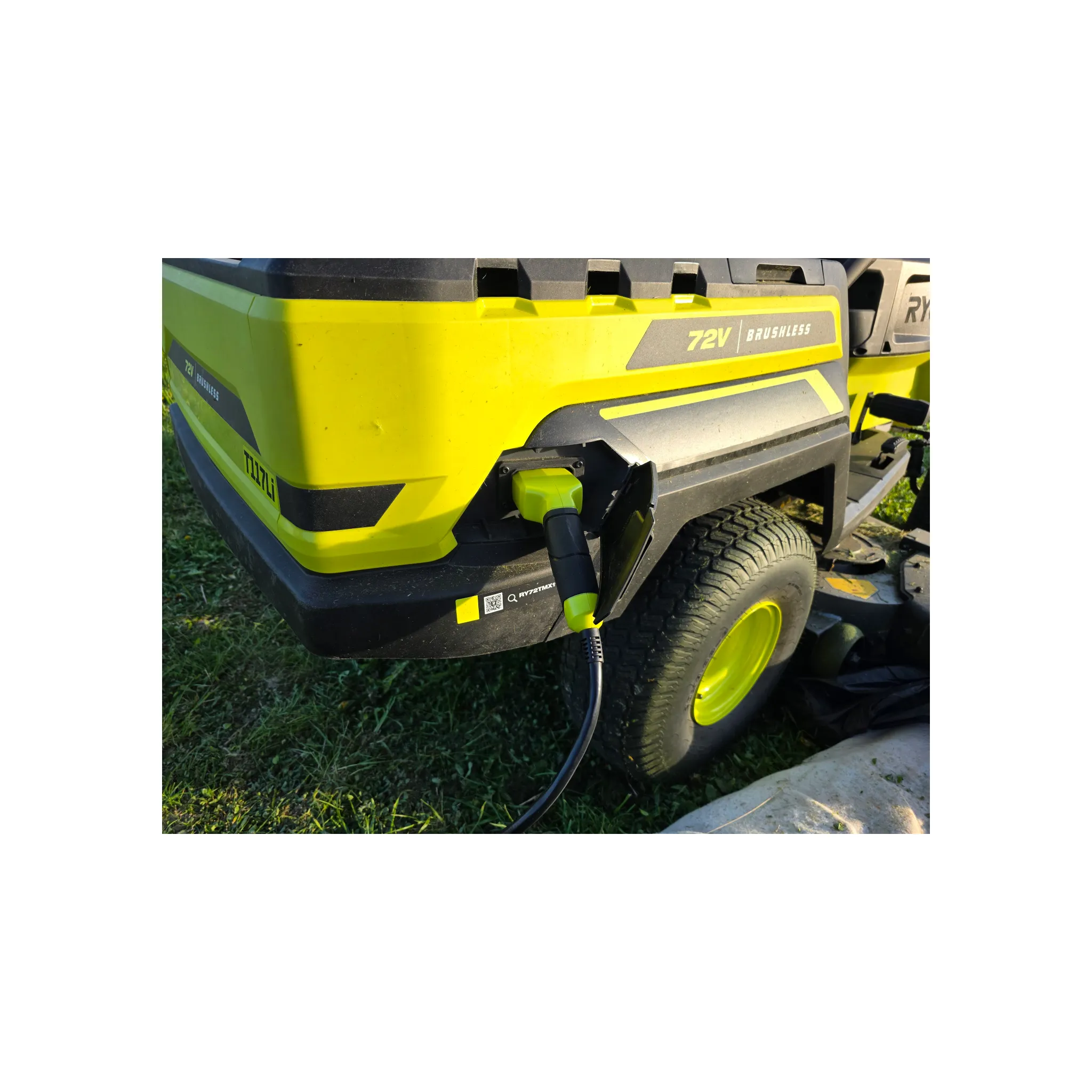 Fotografie 4 - Zahradní traktor Ryobi RY72TMX117-310