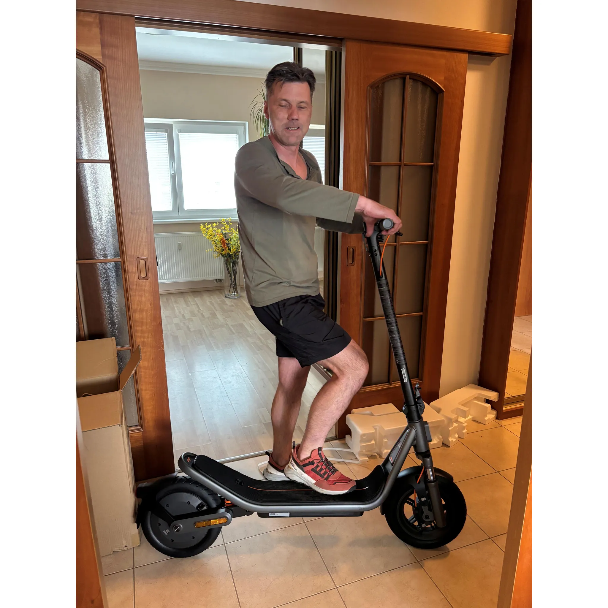 Fotografie 8 - Elektrokoloběžka Xiaomi Electric Scooter 6 černá