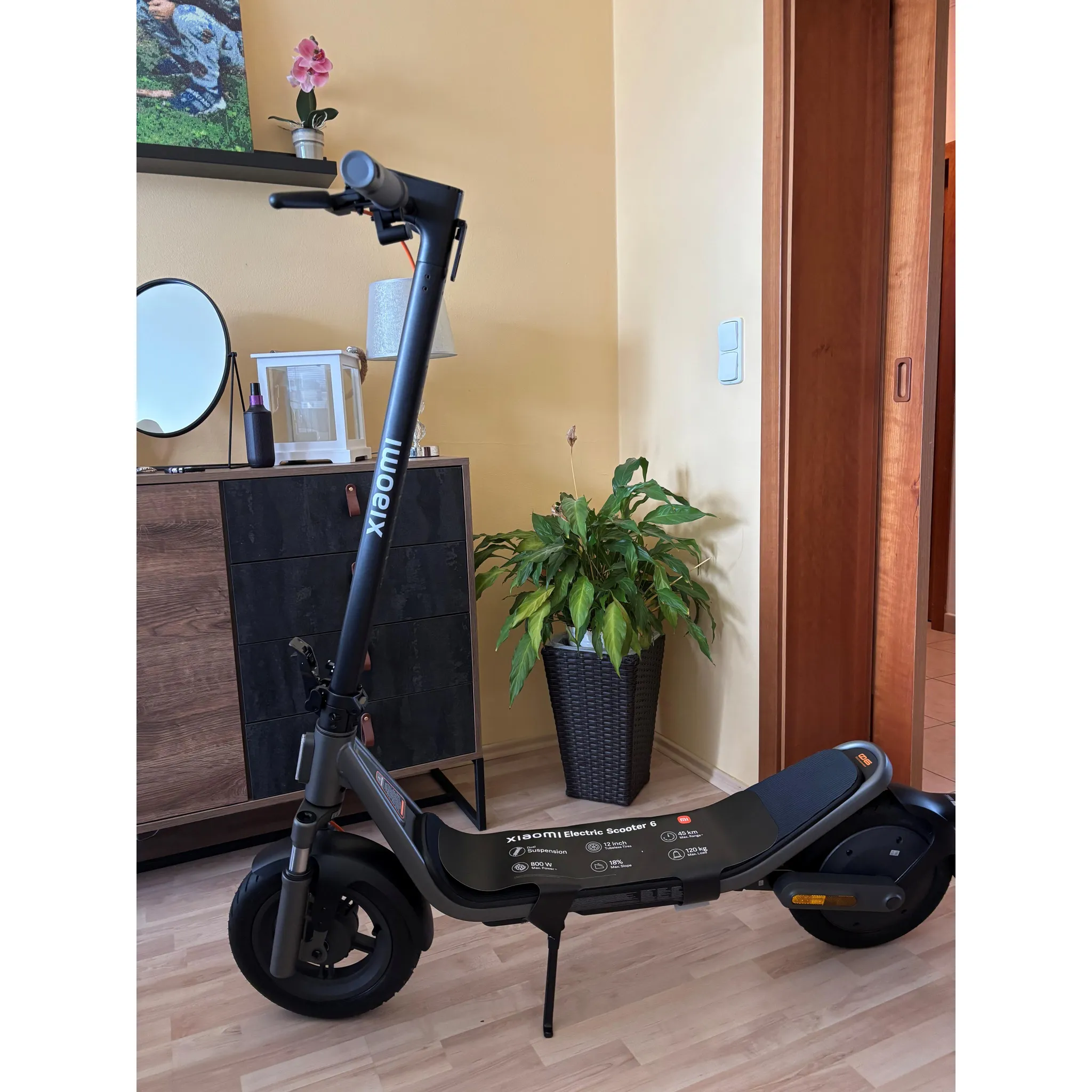 Fotografie 10 - Elektrokoloběžka Xiaomi Electric Scooter 6 černá