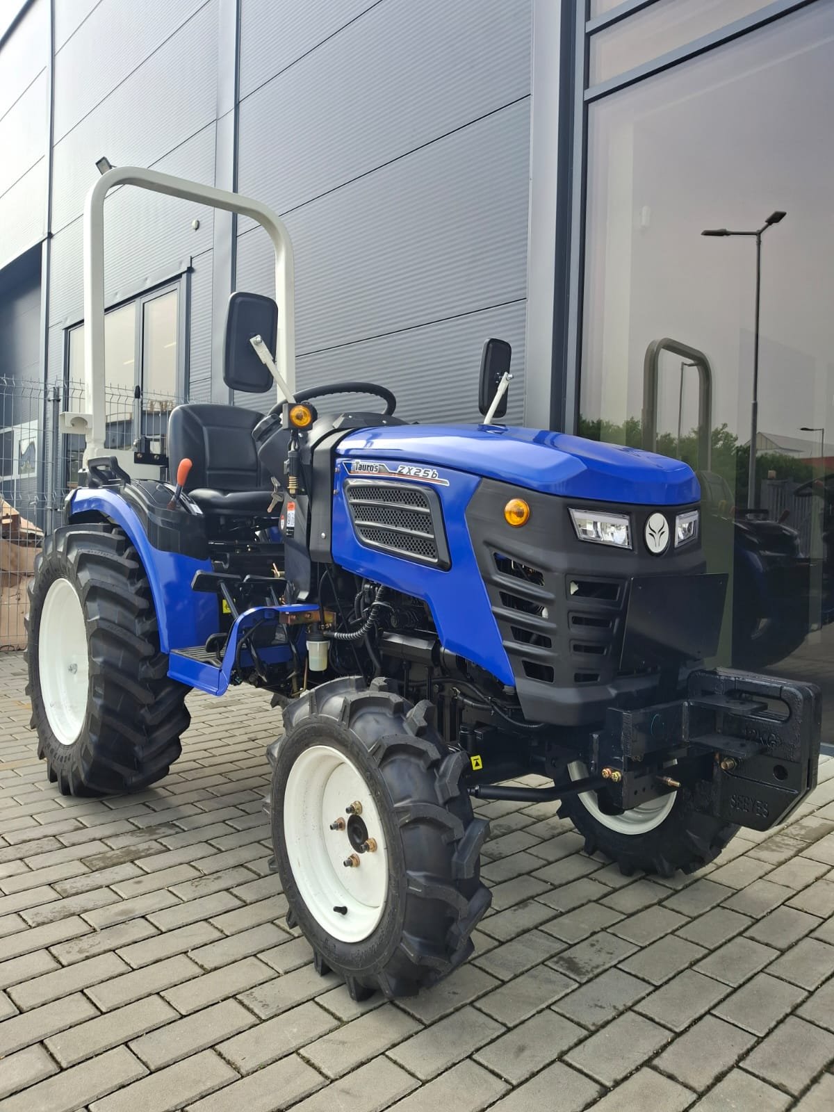 Malotraktor Tauros ZX25b 4x4