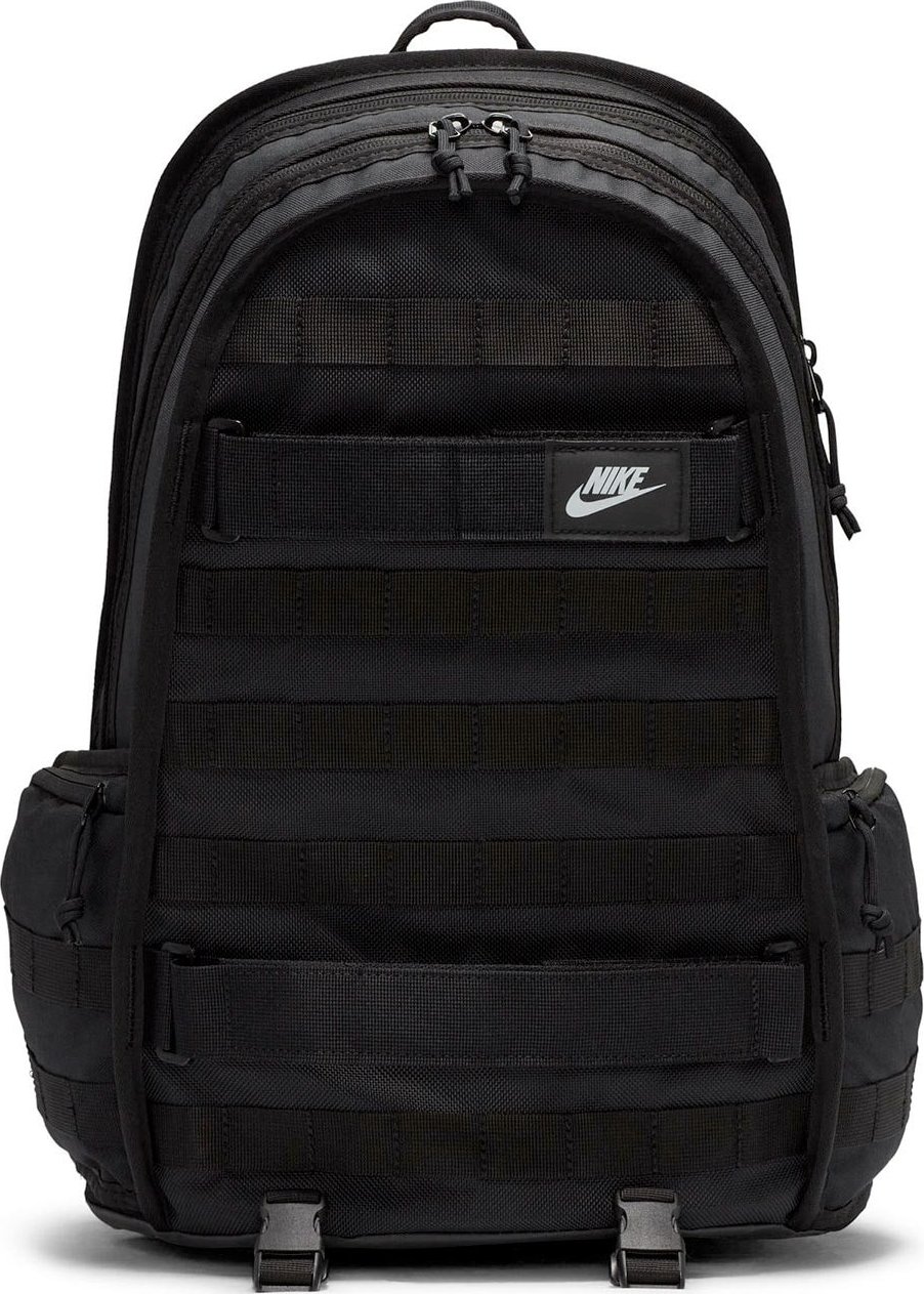 Batoh Nike SB Sportswear RPM 2.0 26L black/black/white 26L 53×33×18 CM 2026 - Odesíláme do 24 hodin