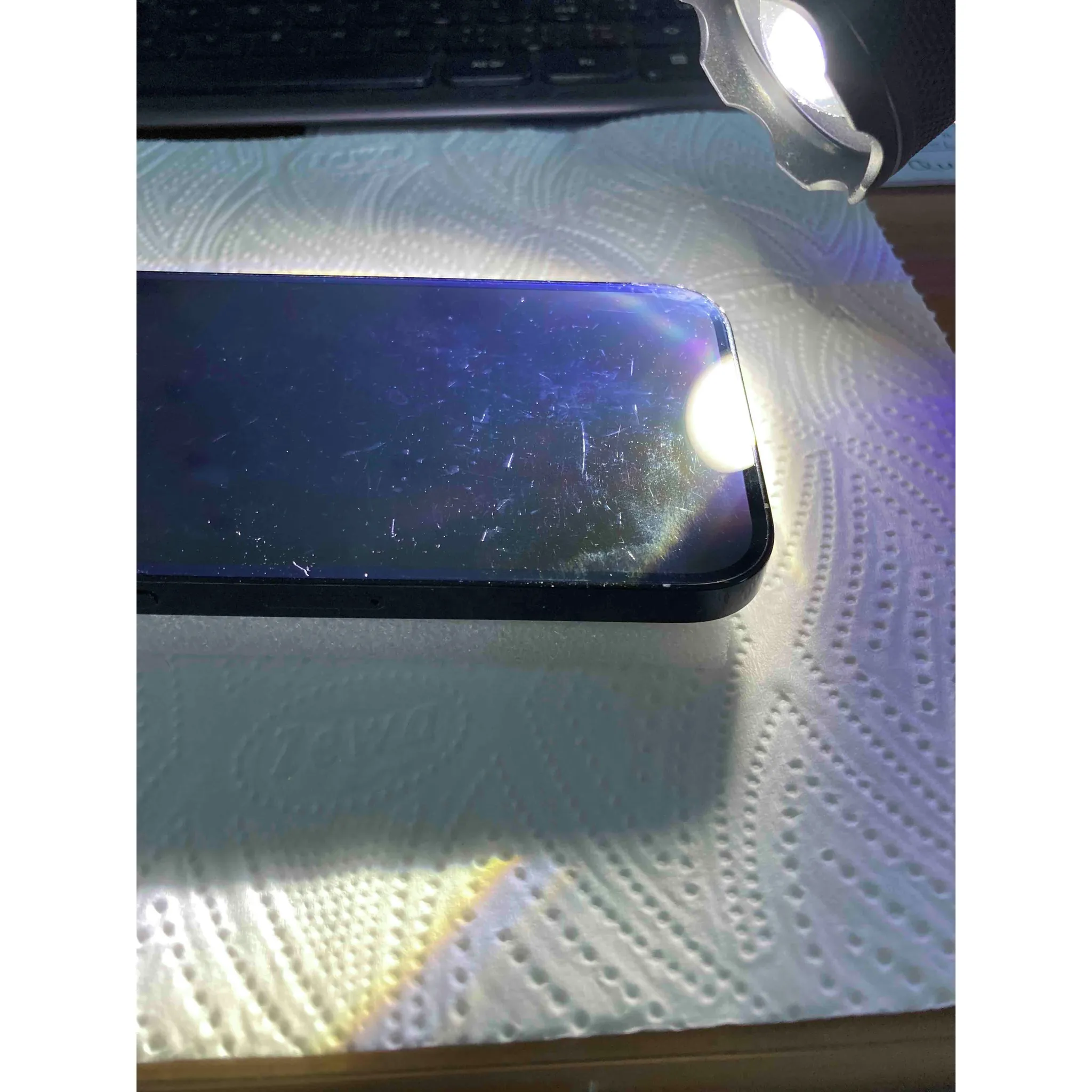 Fotografie 15 - Mobilní telefon Apple iPhone 14 Pro 512 GB fialový