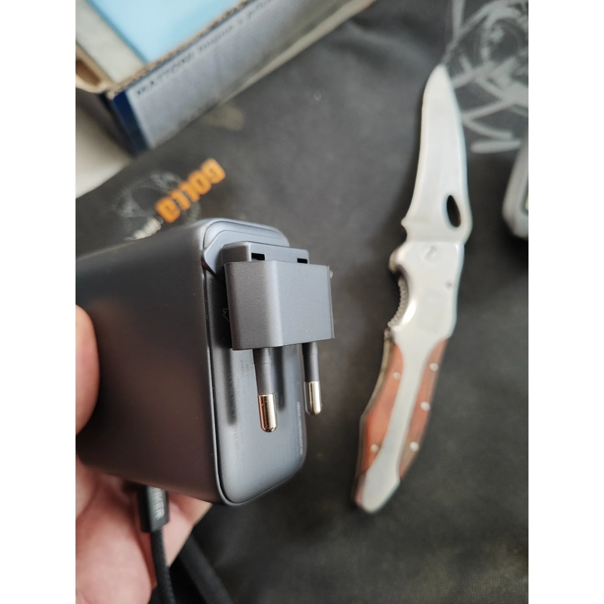 Fotografie 10 -  Anker 140 W B2697GZ1 šedá