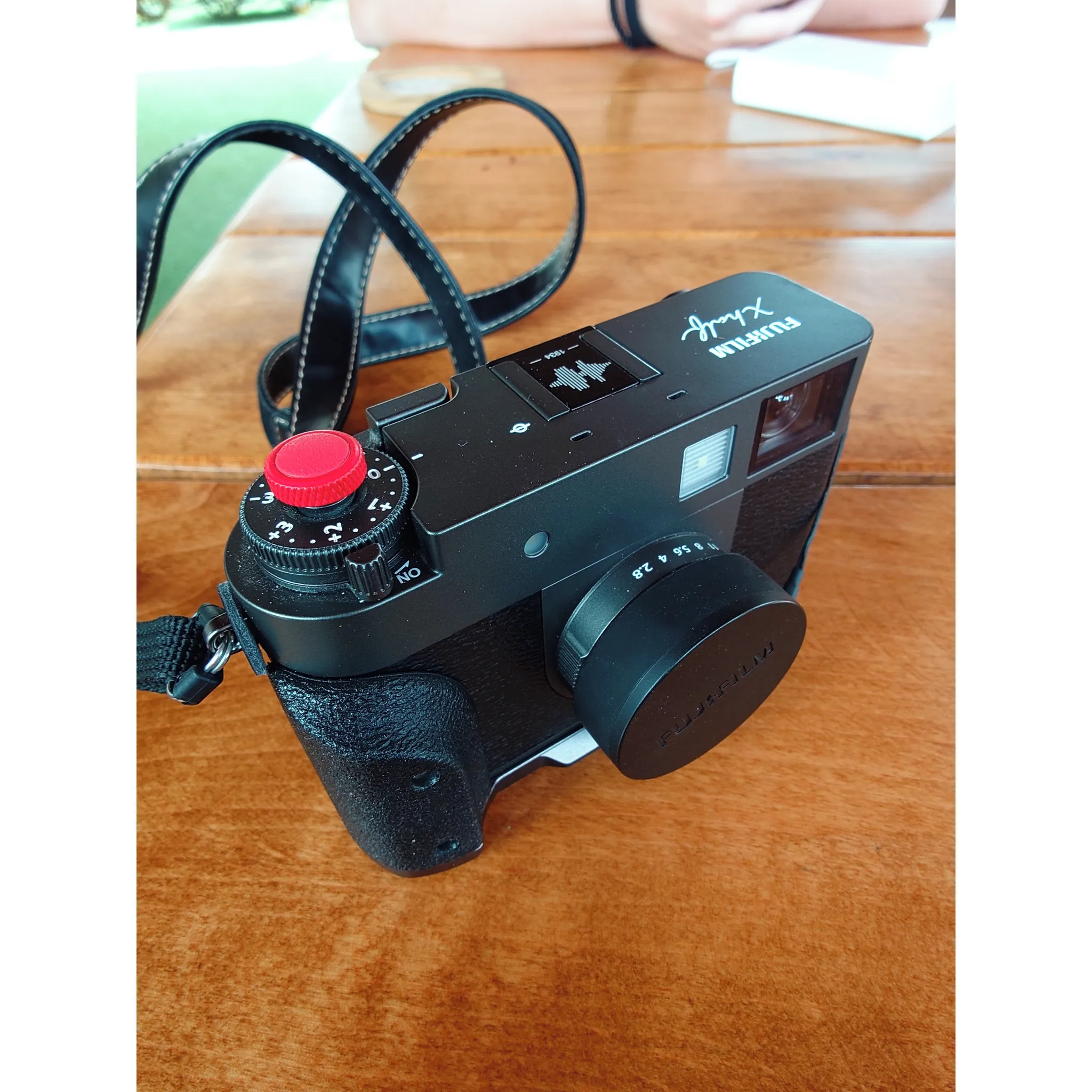 Fotografie 10 - Digitální kompakt Fujifilm X-HF1 stříbrný