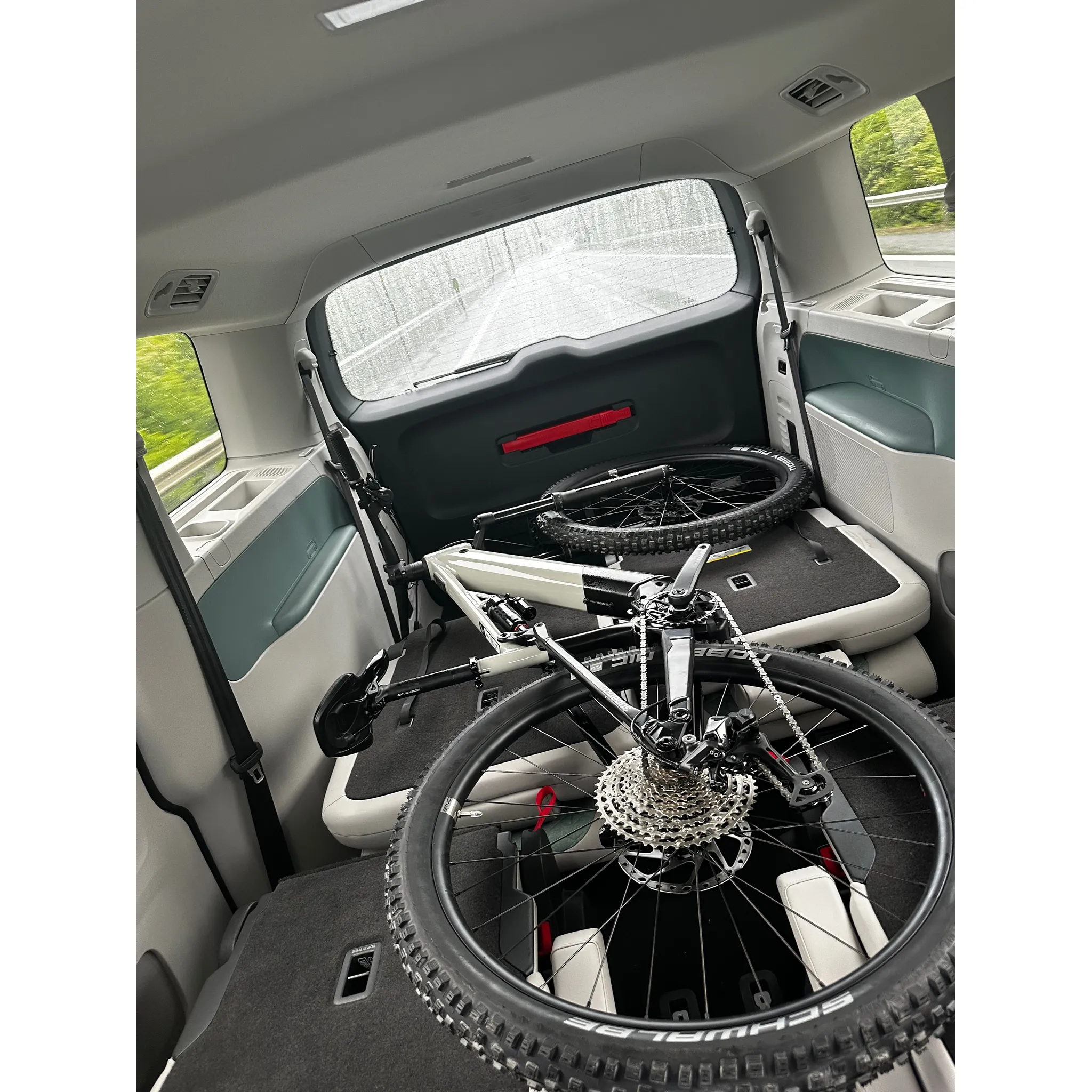 Fotografie 2 - Elektrokolo Superior eXF 8089 B 625 Wh 29" Gloss Chrome/Black 2023 S