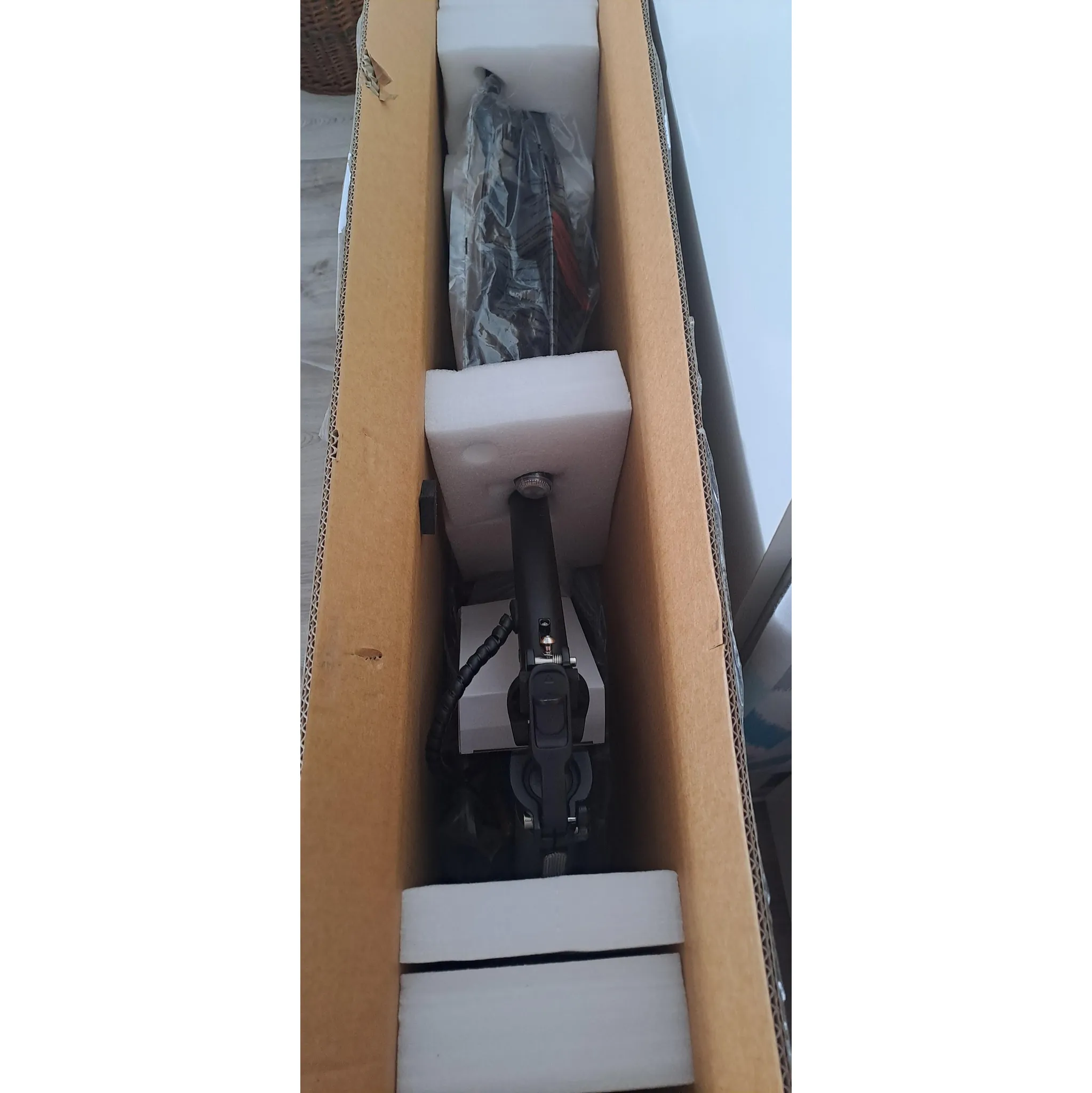 Fotografie 10 - Elektrokoloběžka Sencor Scooter S71 Dark