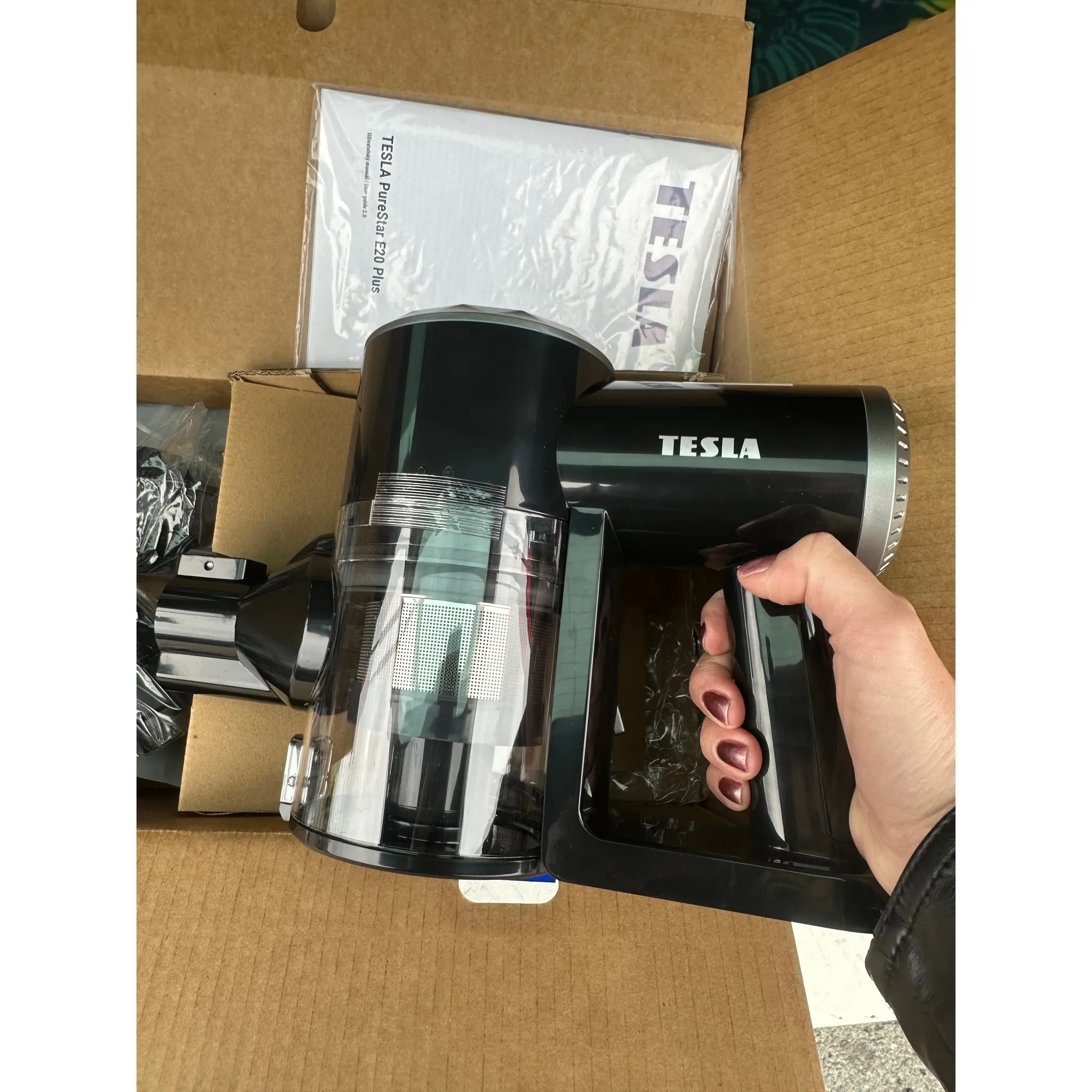 Fotografie 2 - Vysavač TESLA PureStar E20 Plus VACPSTE20P