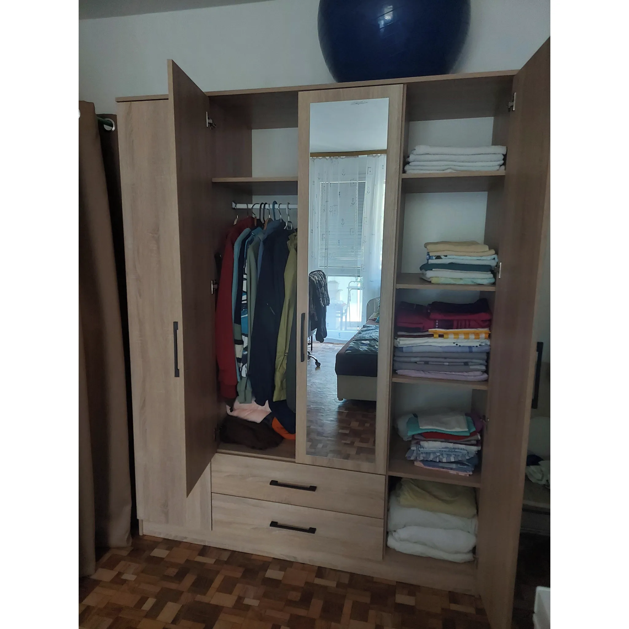 Fotografie 3 - Šatní skříň Topeshop Romana 160 se zrcadlem dub sonoma