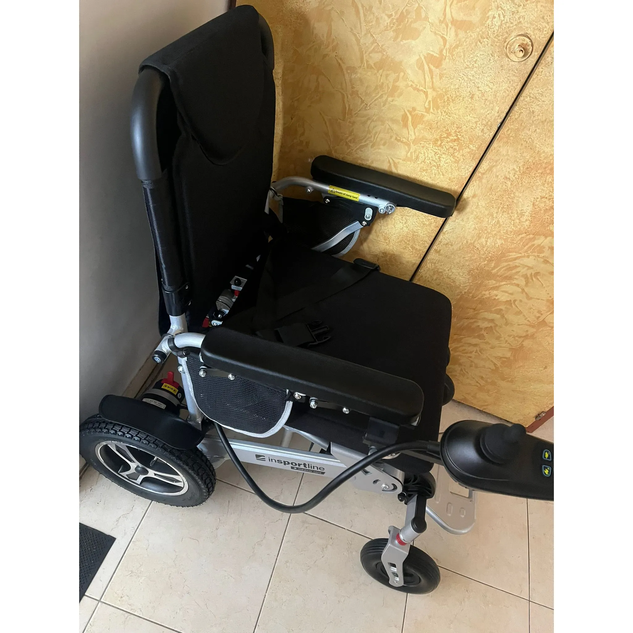 Fotografie 2 - Invalidní vozík inSPORTline Hawkie Basic II 28887-1 stříbrný 46 cm