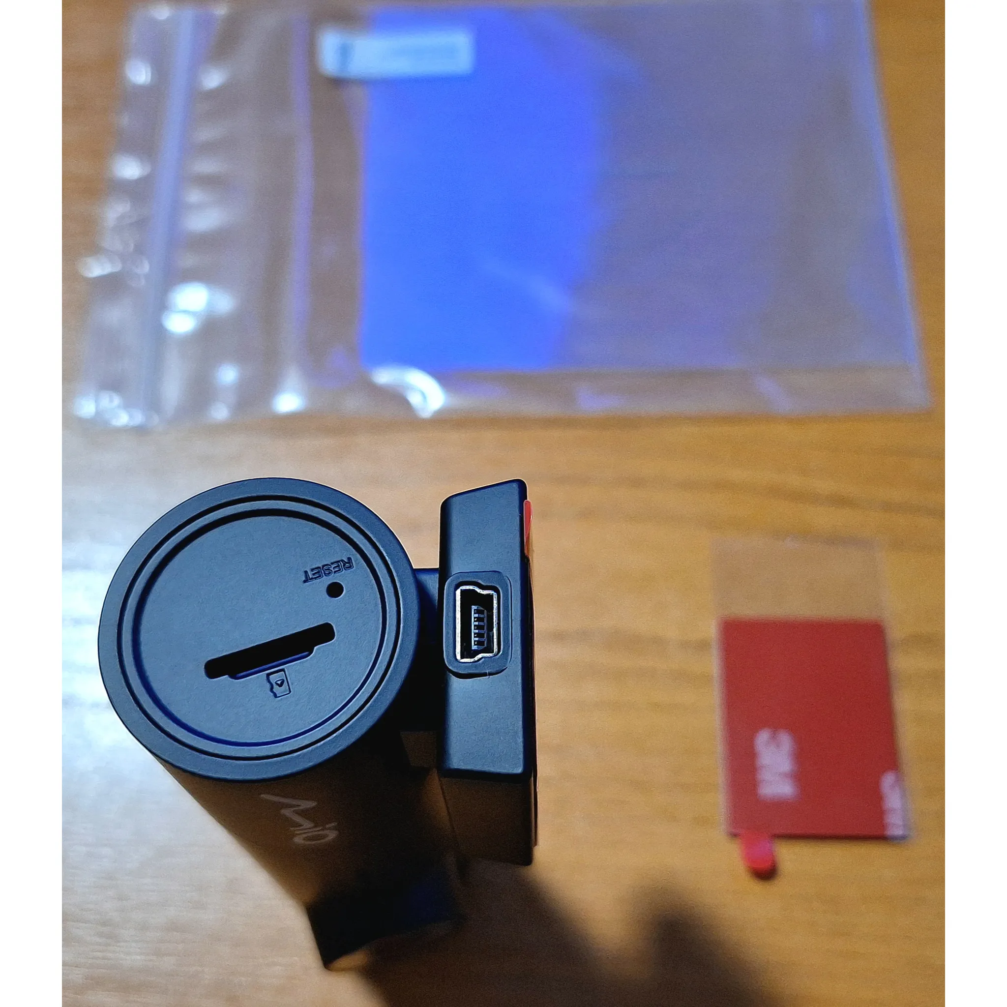 Fotografie 4 - Kamera do auta MIO MiVue J30 černá