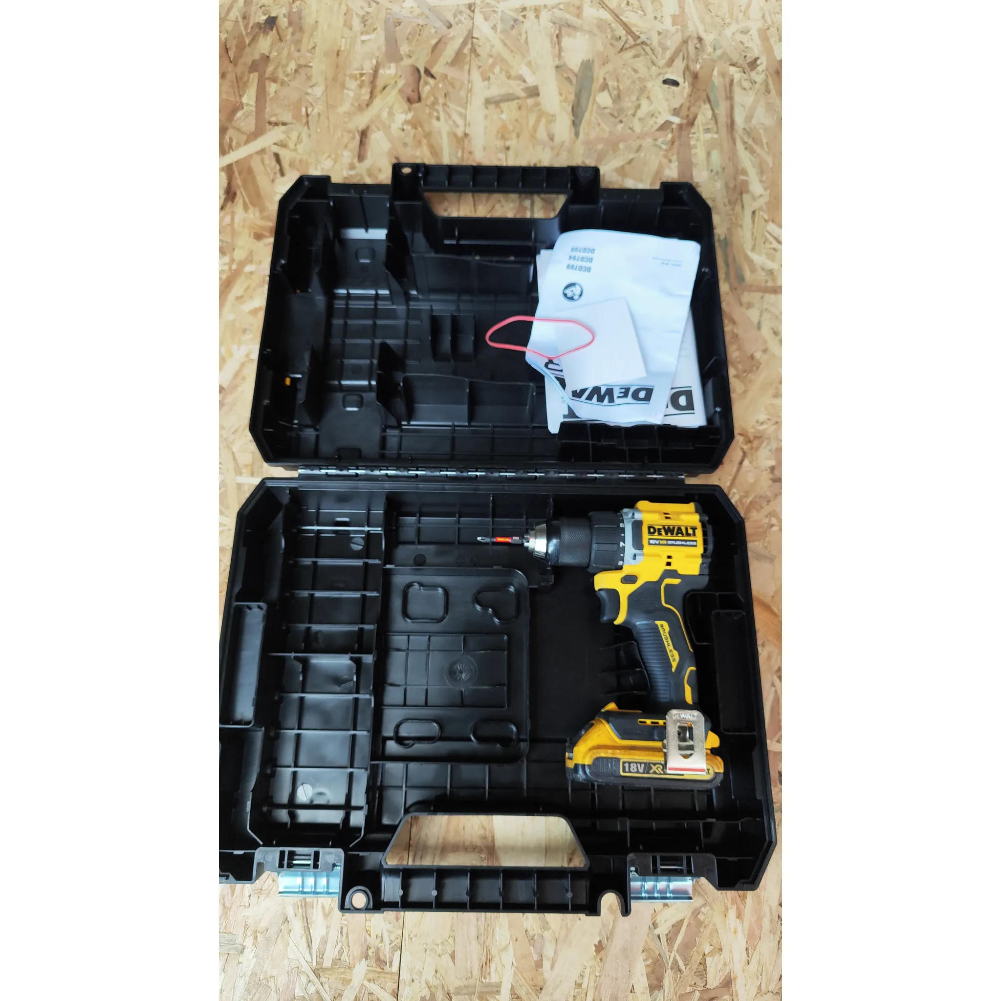 Fotografie 2 -  DeWALT DCD794NT-XJ bez aku a bez nabíječky