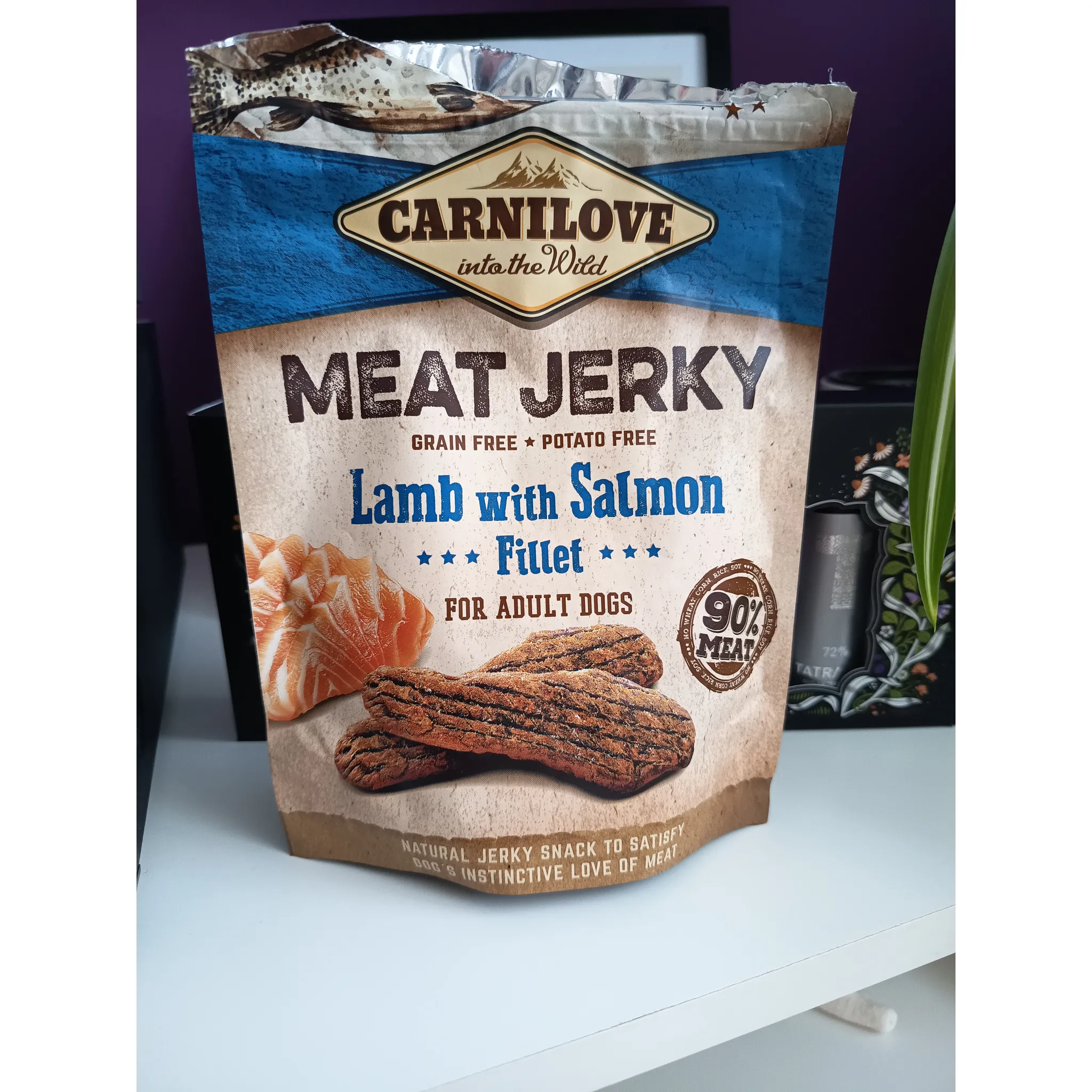 Fotografie 2 - Pamlsek pro psa Carnilove Jerky Lamb & Salmon Fillet 100 g