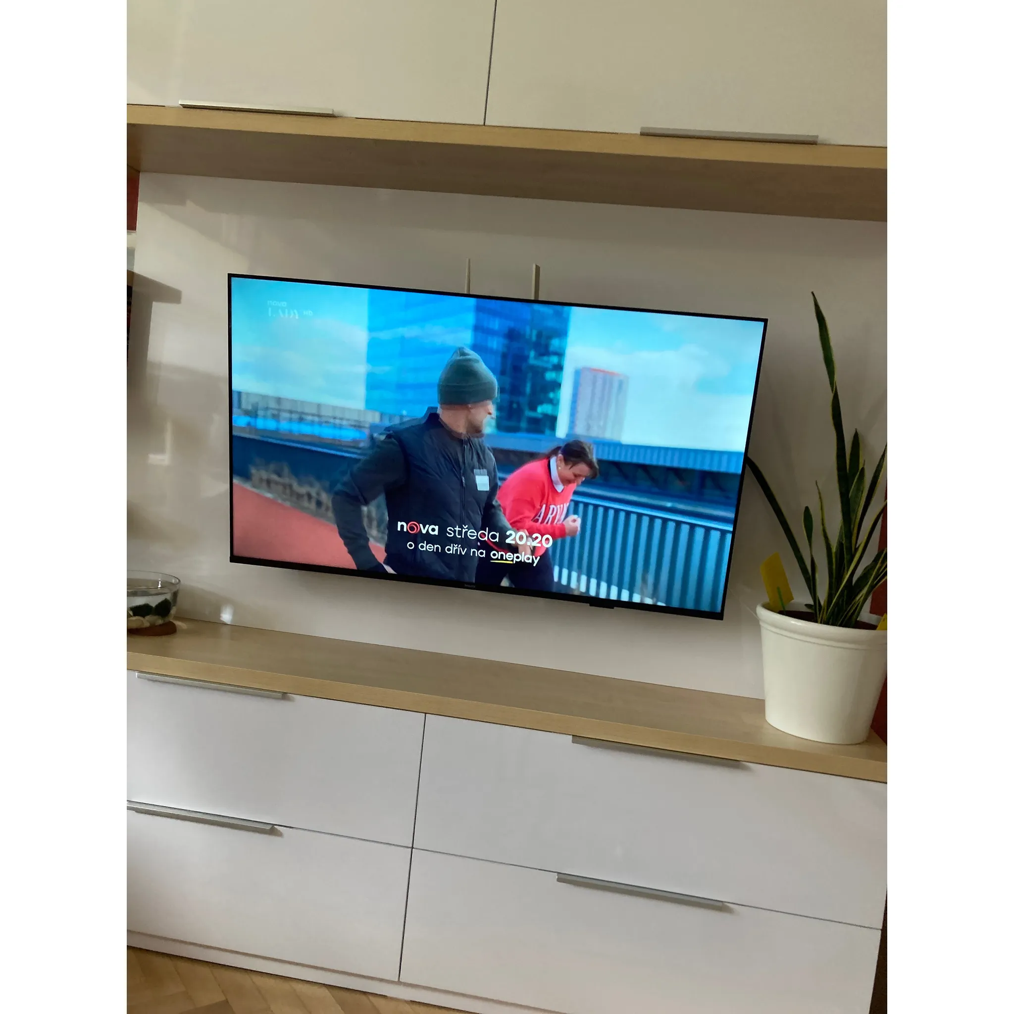 Fotografie 3 - Televizor Philips 55" LED (55PUS8100/12)