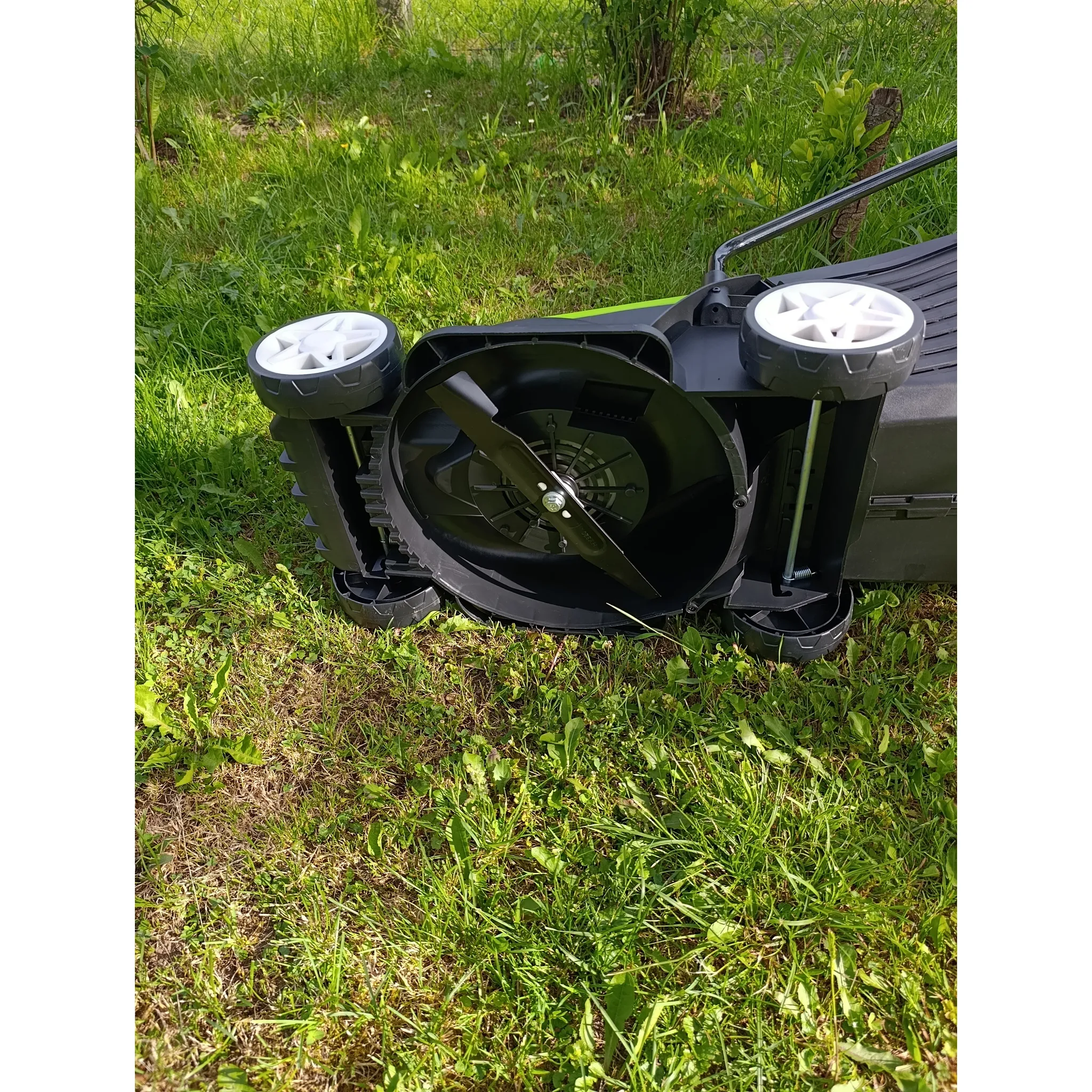 Fotografie 5 - Sekačka Fieldmann FZR 2018-E