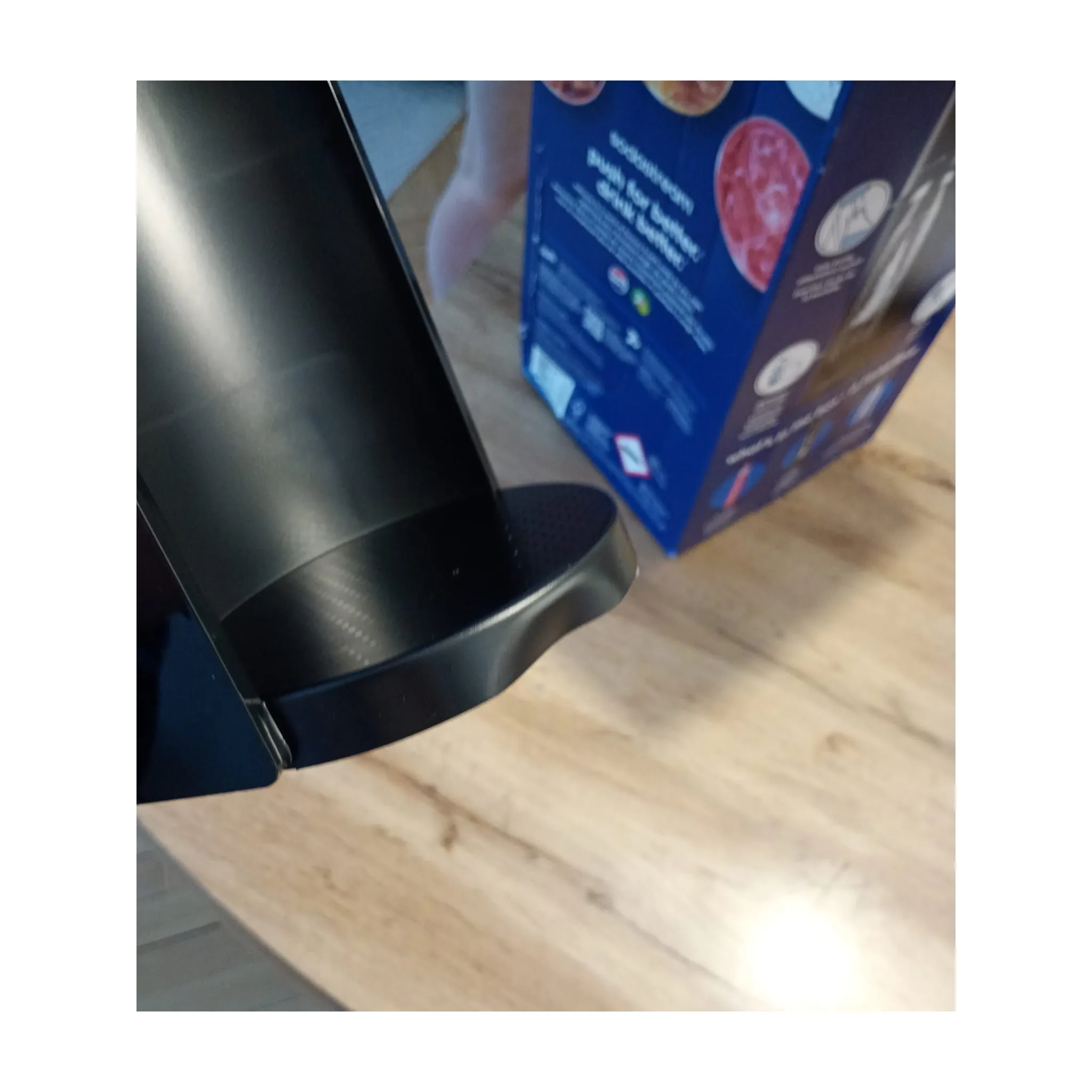Fotografie 7 - Výrobník sody SodaStream Terra červený + 1 lahev
