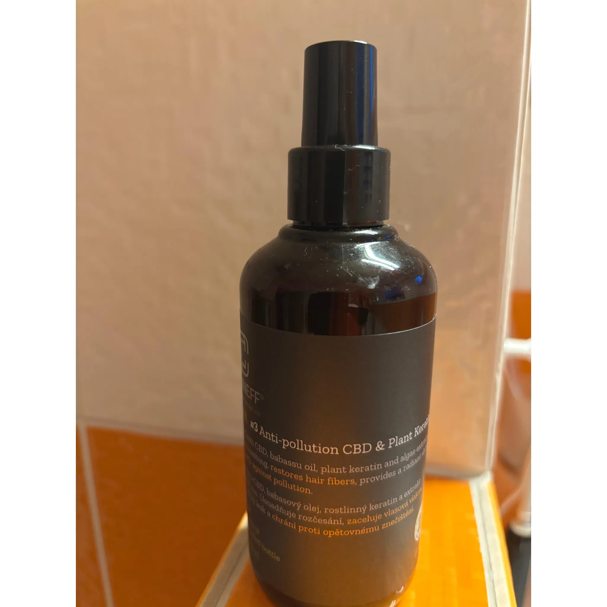 Fotografie 2 - Vlasová regenerace Canneff Green #3 Anti-pollution CBD Plant Keratin Hair Spray 200 ml