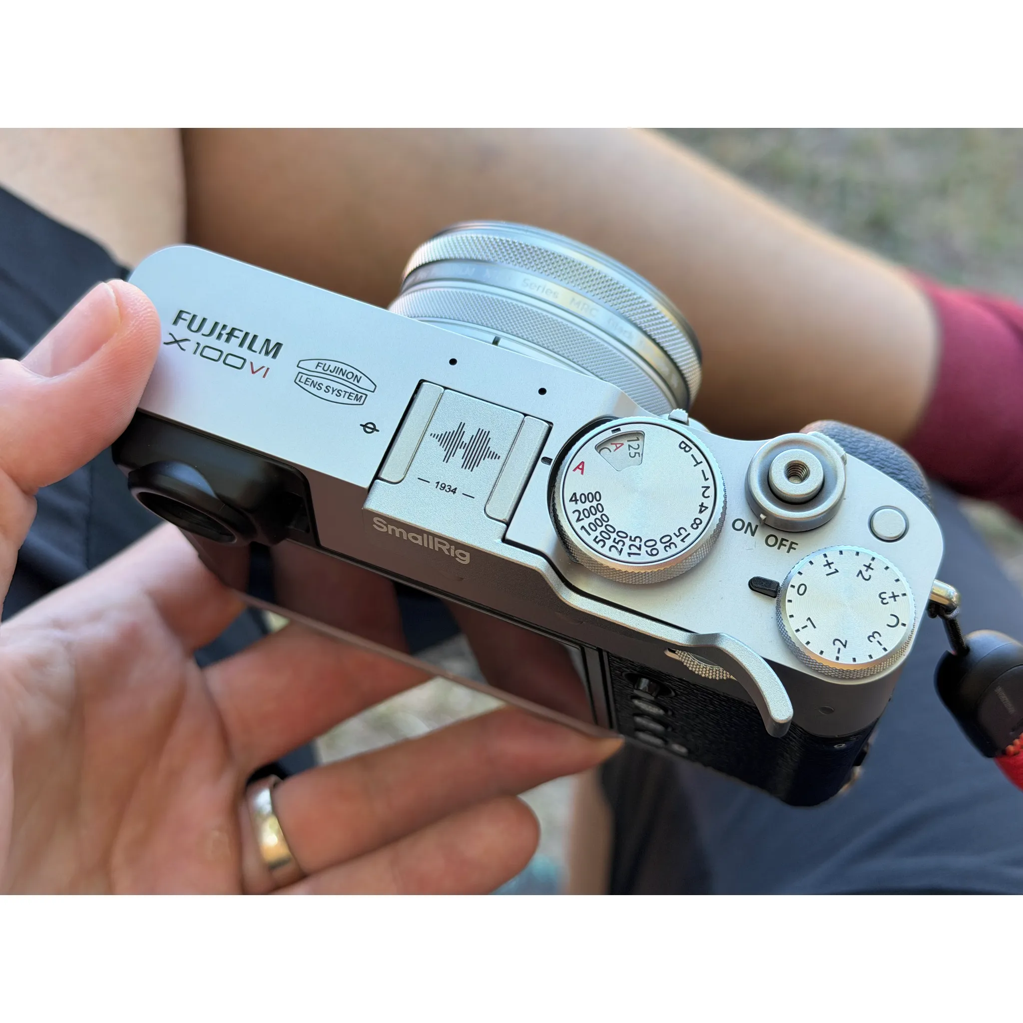 Fotografie 10 - Digitální kompakt Fujifilm X100VI černý/stříbrný