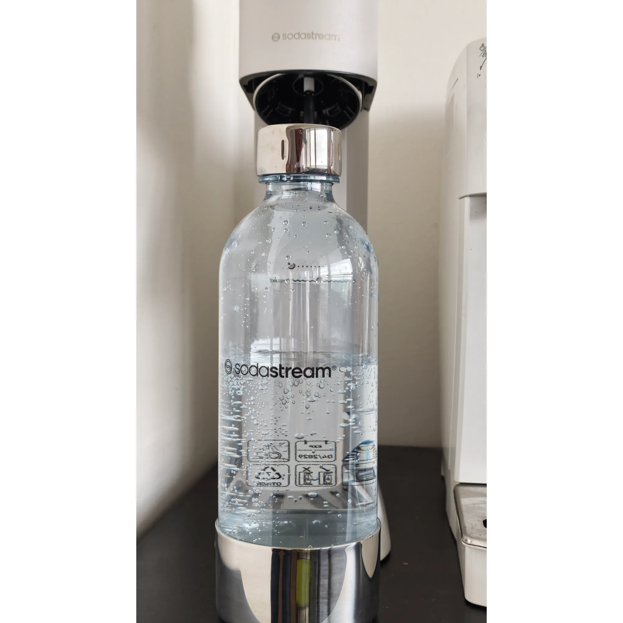 Fotografie 27 - Výrobník sody Sodastream Enso stříbrný