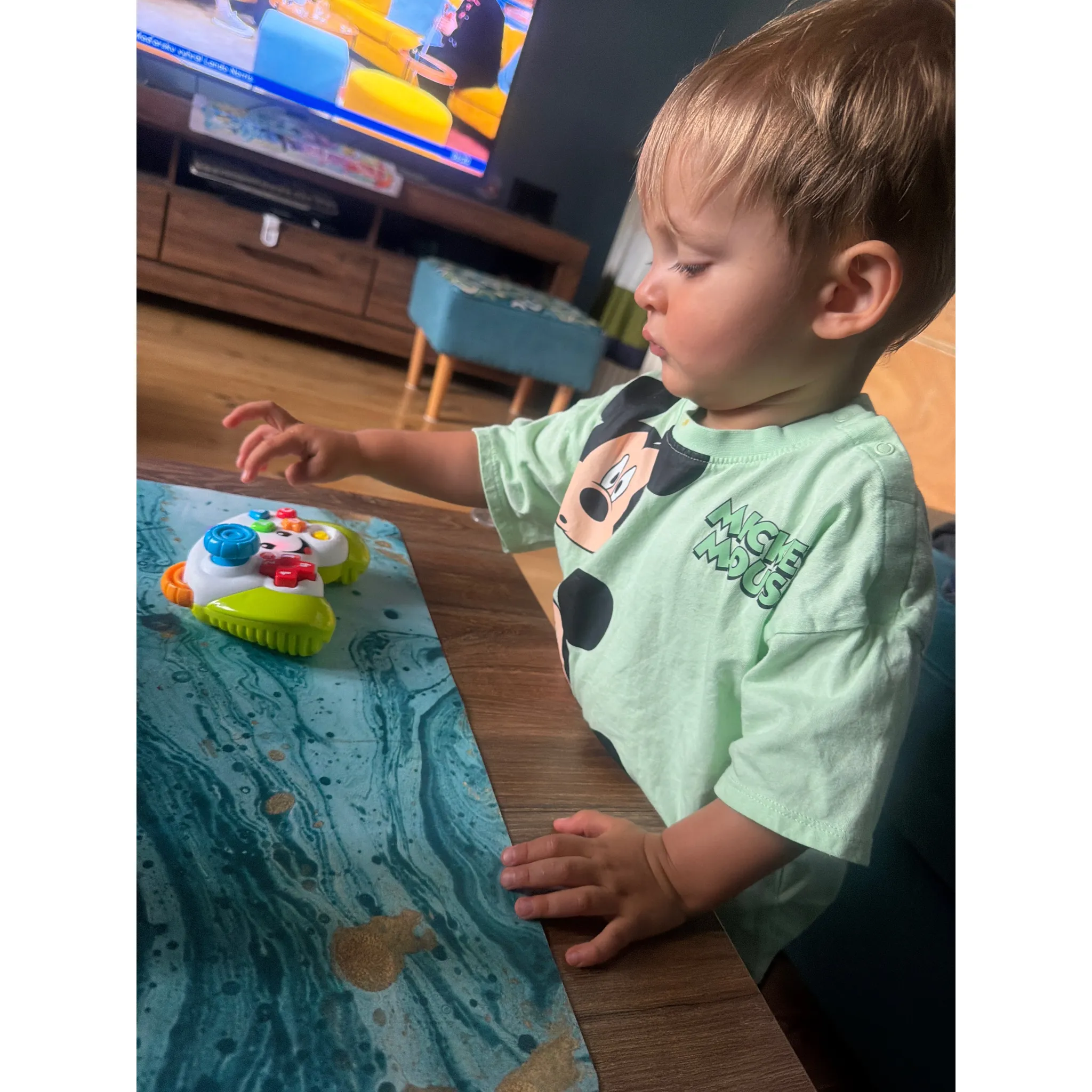 Fotografie 2 - Hračka pro nejmenší Fisher Price Baby veselý herní ovladač