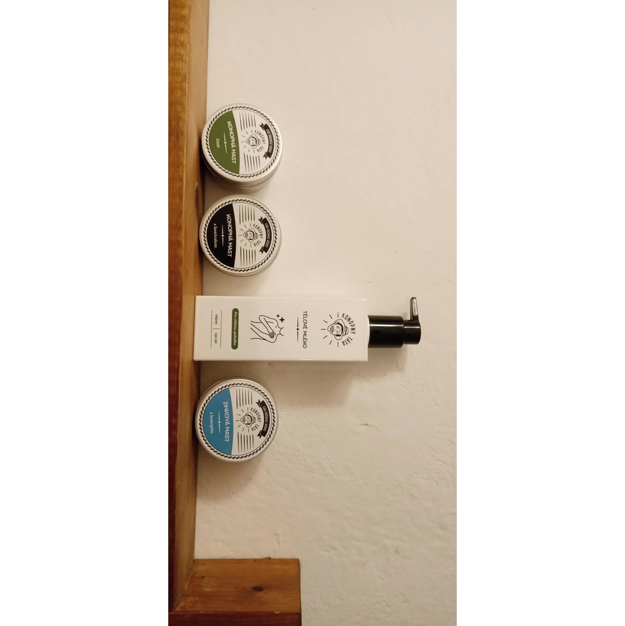 Fotografie 2 - Tělové mléko Konopný táta Tělové mléko pro citlivou pokožku 250 ml