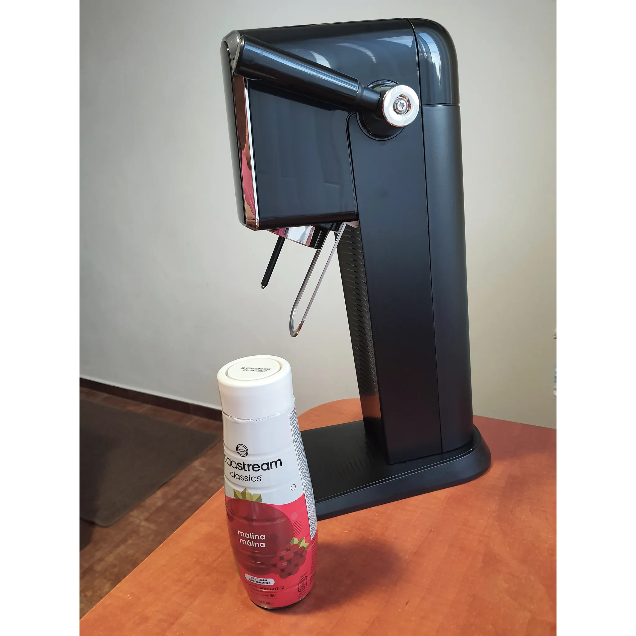Fotografie 12 - Výrobník sody SodaStream Art černý + 1 lahev