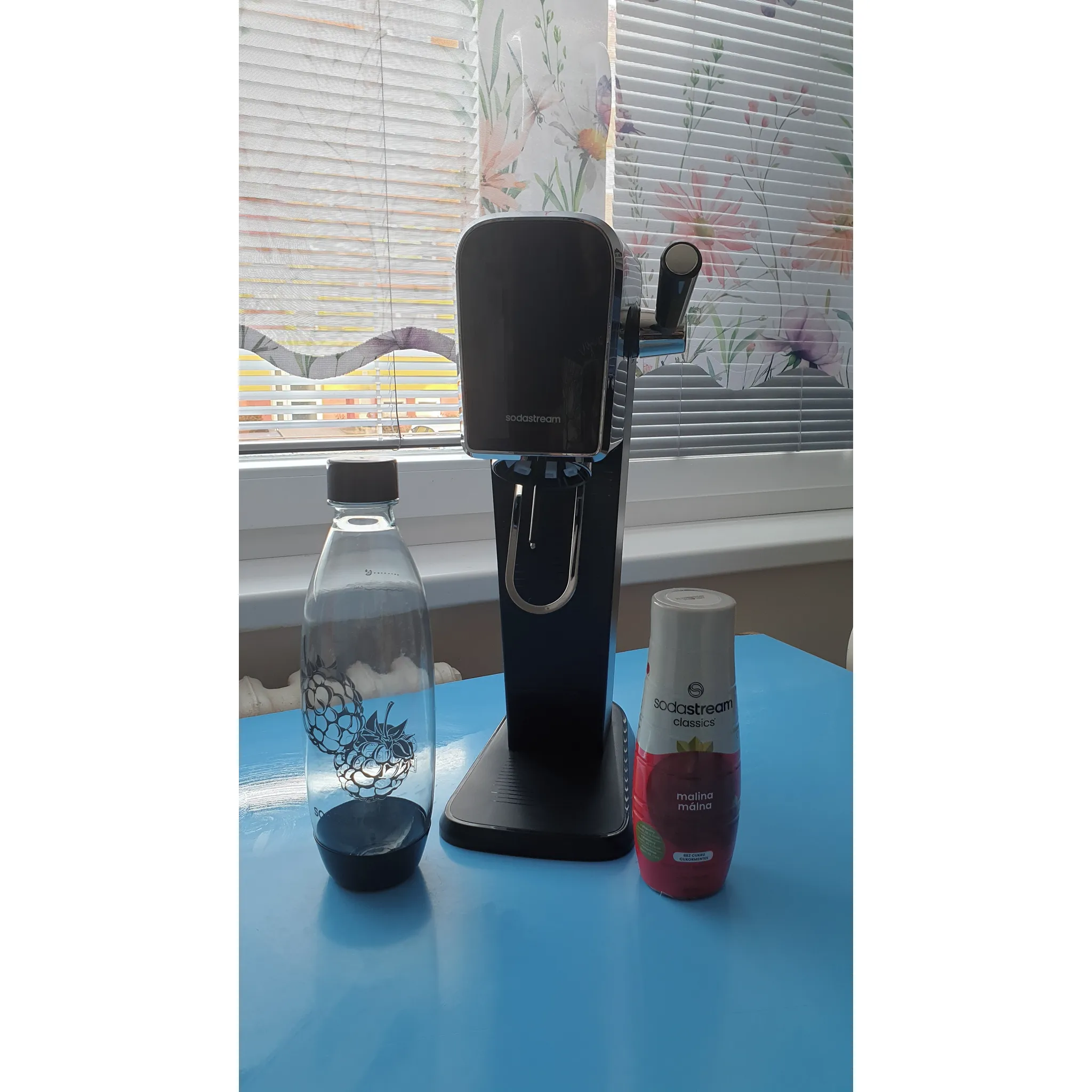 Fotografie 10 - Výrobník sody SodaStream Art černý + 1 lahev