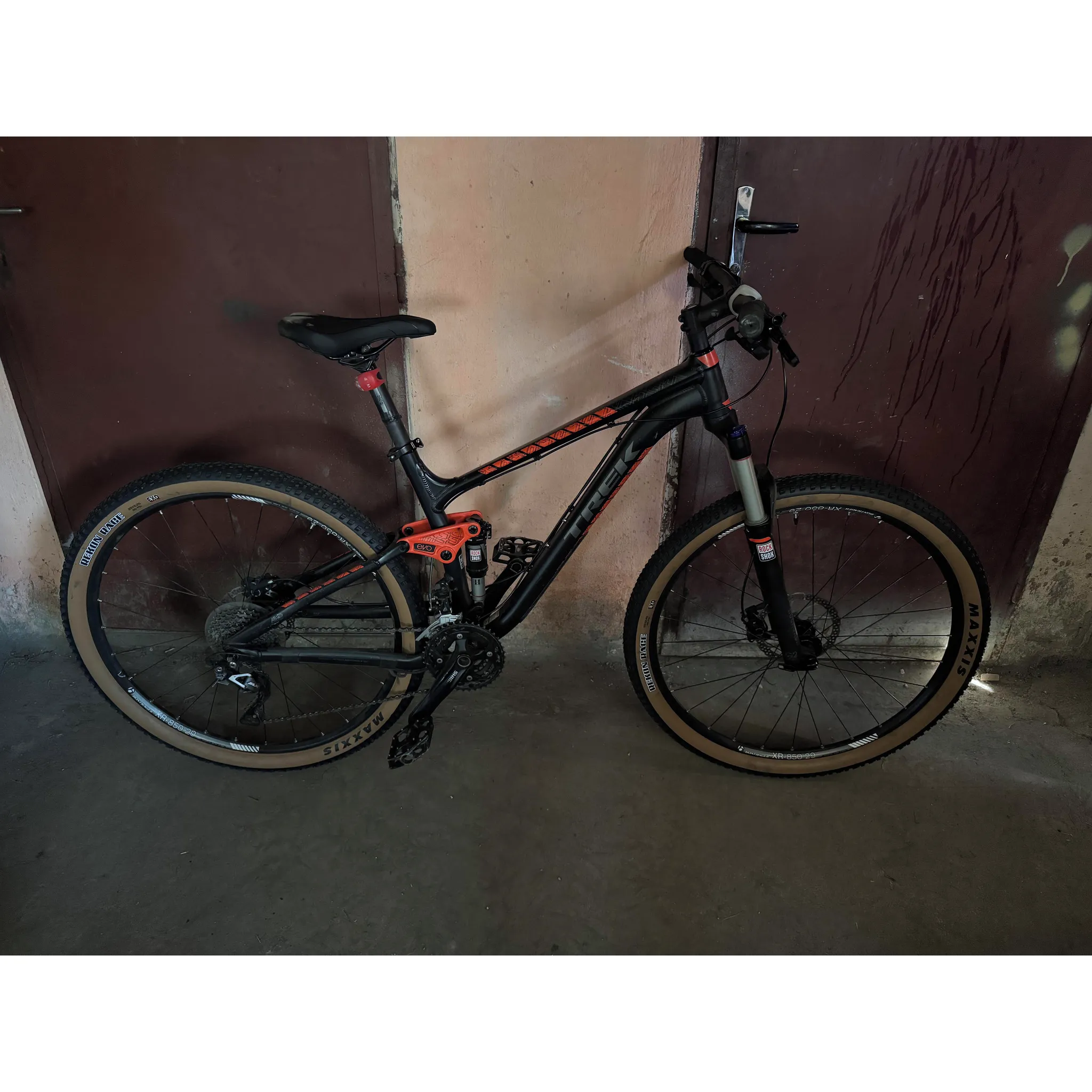 Fotografie 2 - Plášť na kolo Maxxis Rekon Race Tanwall drát černý/hnědý 29" x 2,25"