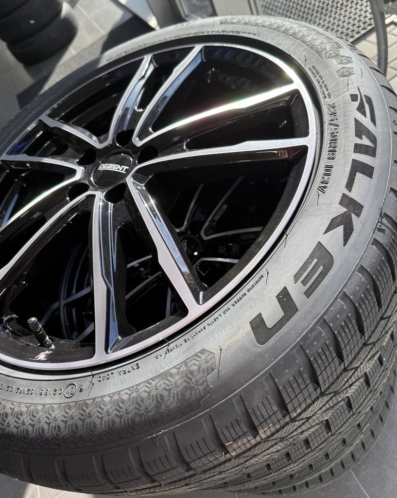 Sada zimních pneu Falken 235/50R19 103V XL a disků DEZENT KF DARK