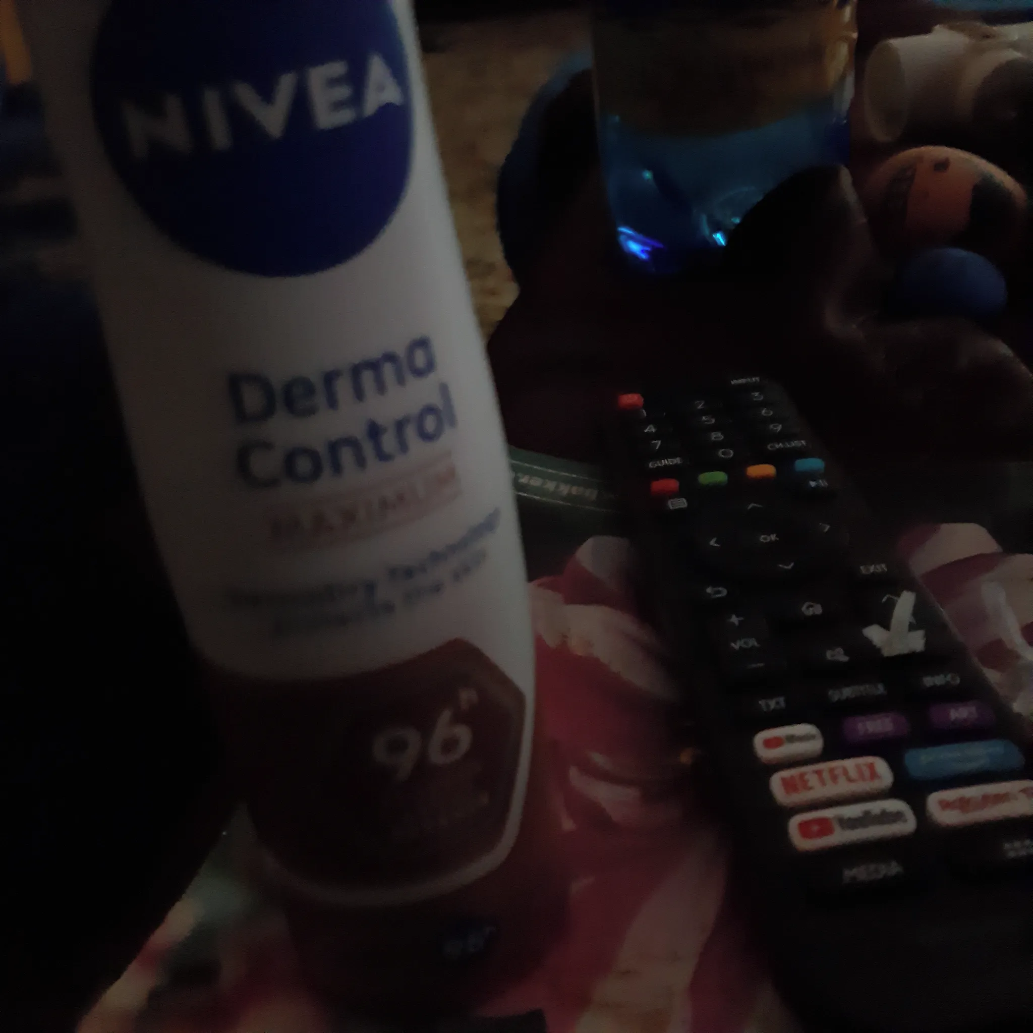Fotografie 3 -  Nivea Derma Dry Control Anti-Perspirant sprej pro ženy 150 ml