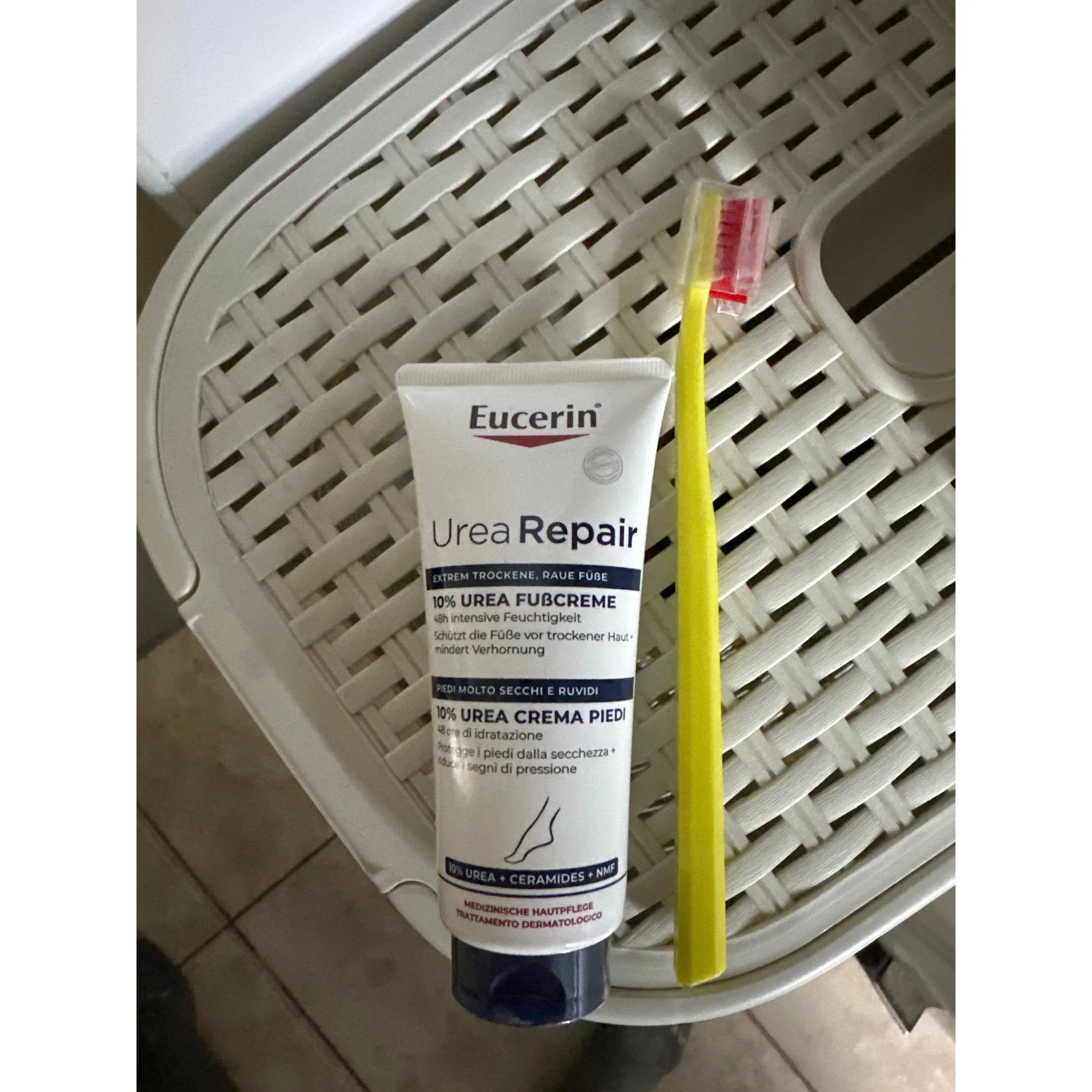 Fotografie 2 - Krém na nohy Eucerin UreaRepair Plus 10% krém na nohy 100 ml