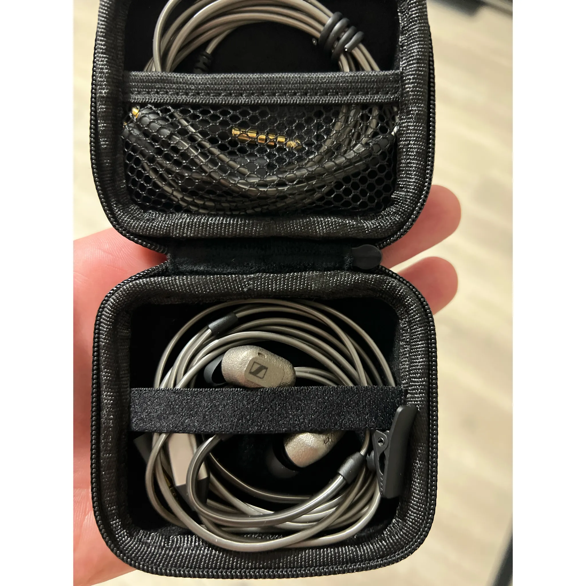 Fotografie 2 - Sluchátka Sennheiser IE 600 šedá