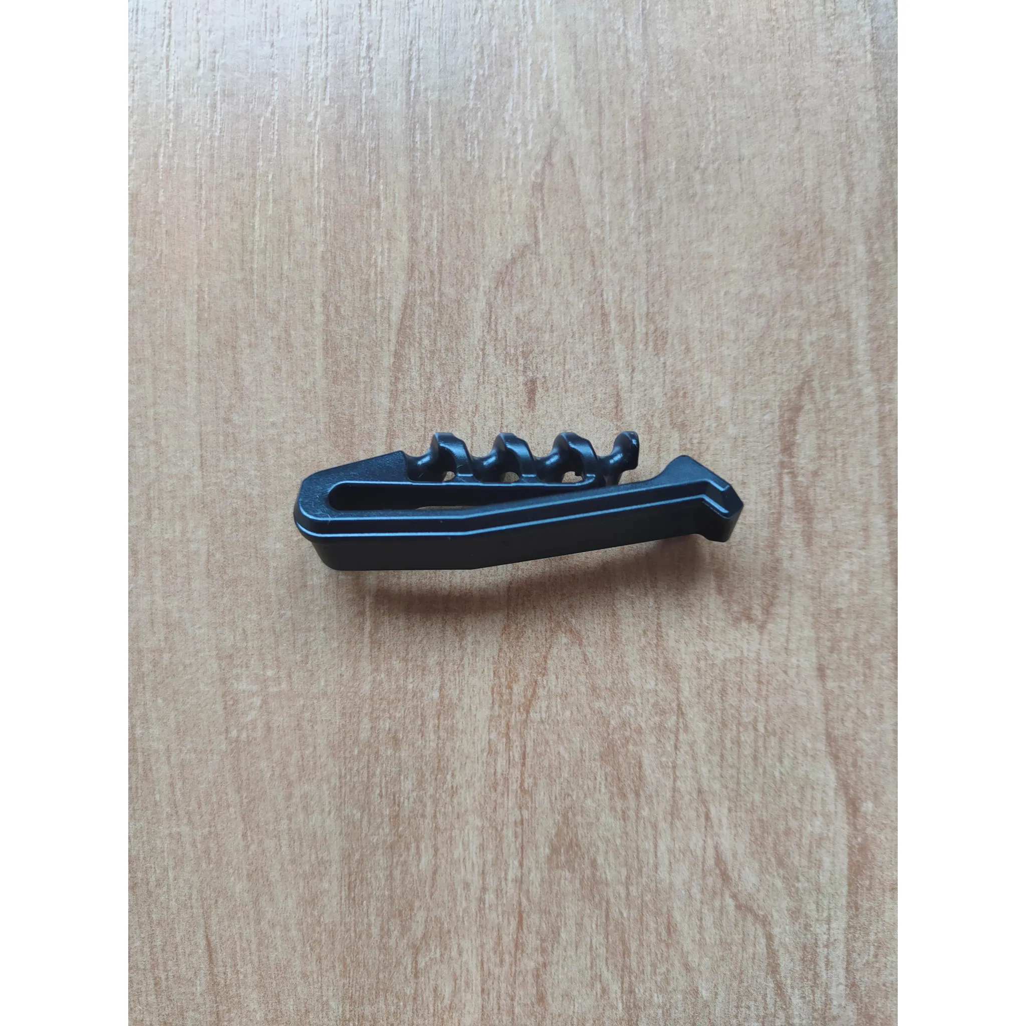 Fotografie 10 - Multifunkční nůž Spec Wrks Kapesní klip SPCW-BLK-01 pro Victorinox a Wenger