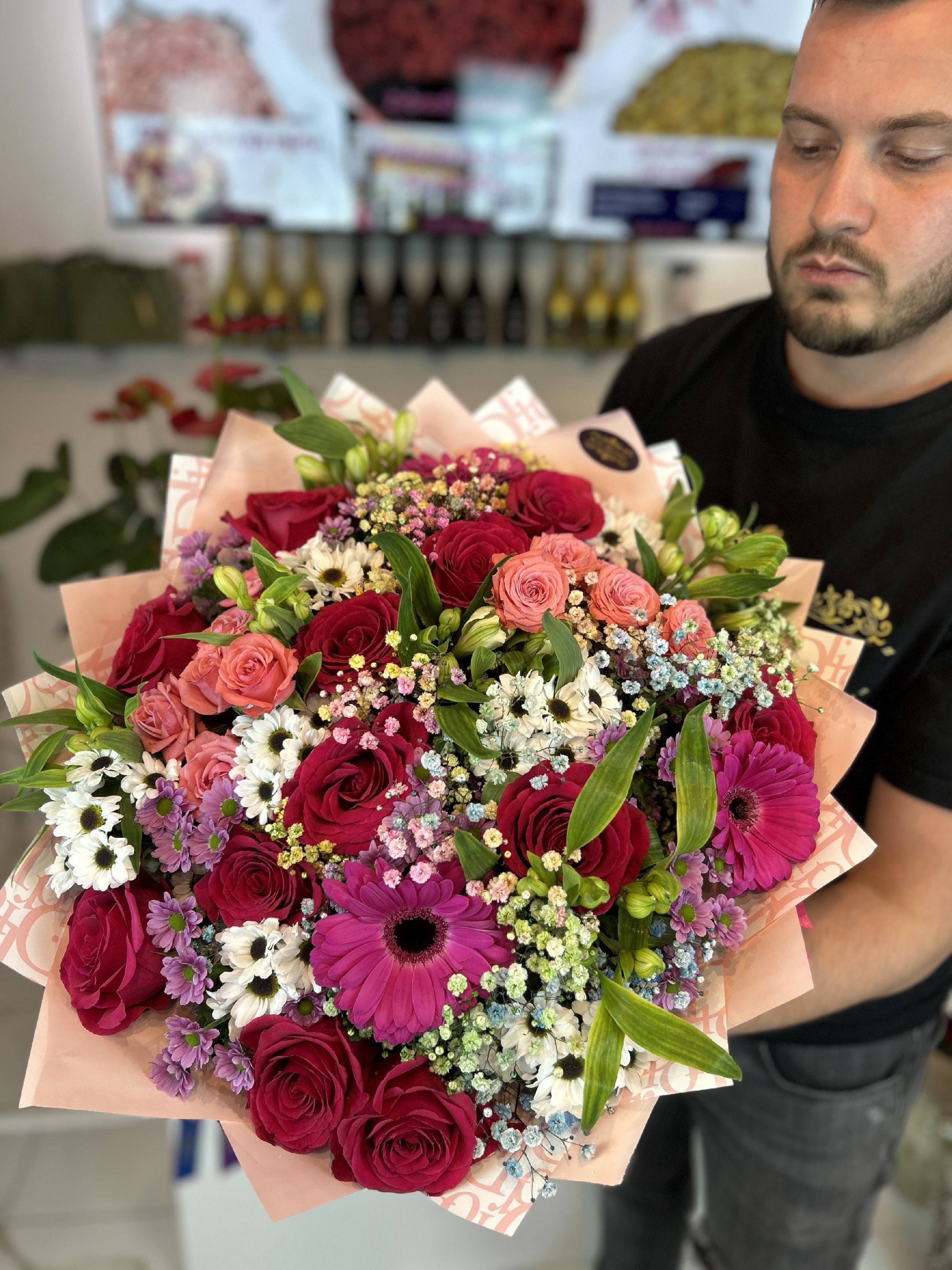 Růže Michael Luxusní míchaná kytice – Variace růže, chryzantémy a gerbery Velikost Kytice: XL