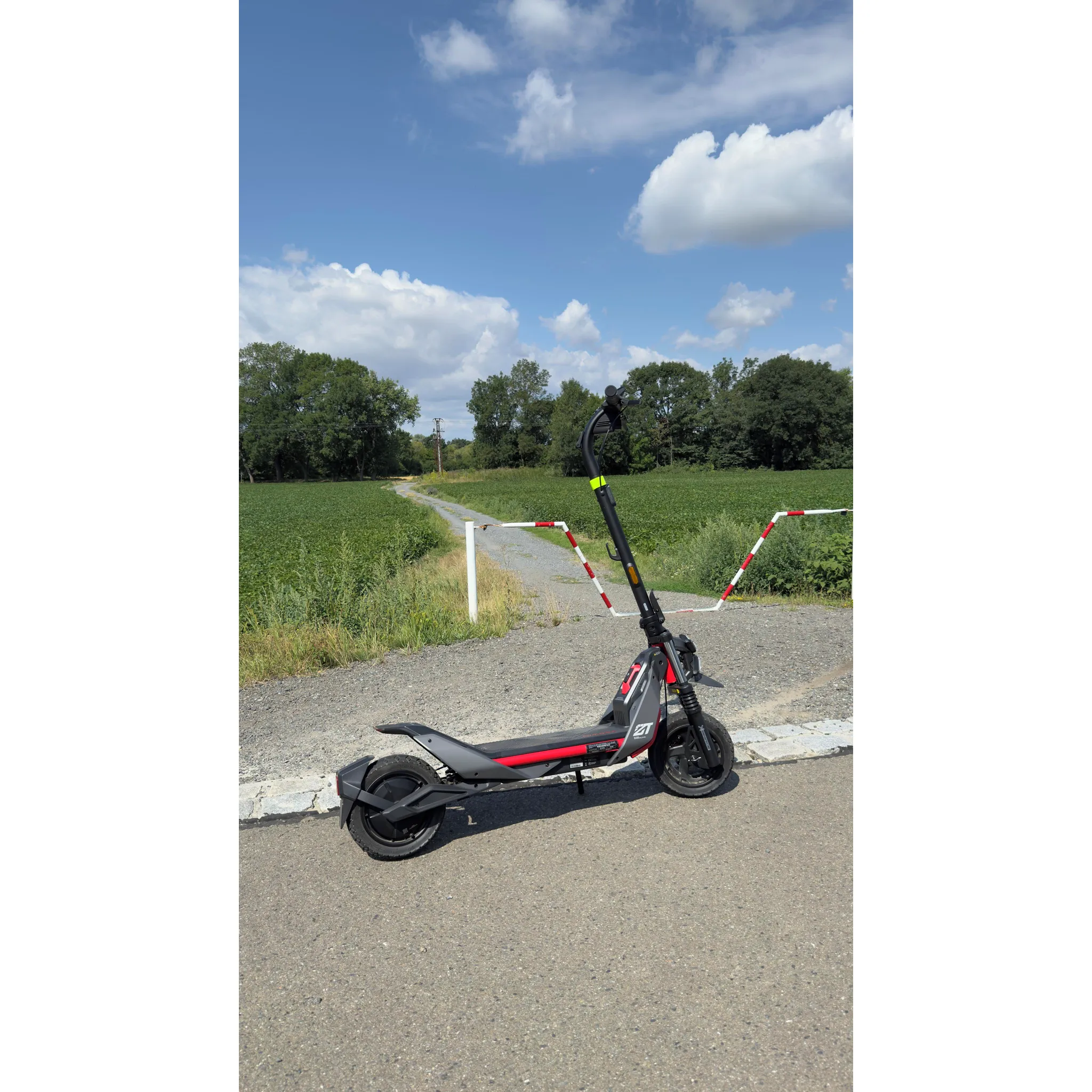 Fotografie 11 - Elektrokoloběžka Ninebot by Segway eKickScooter ZT3 Pro E
