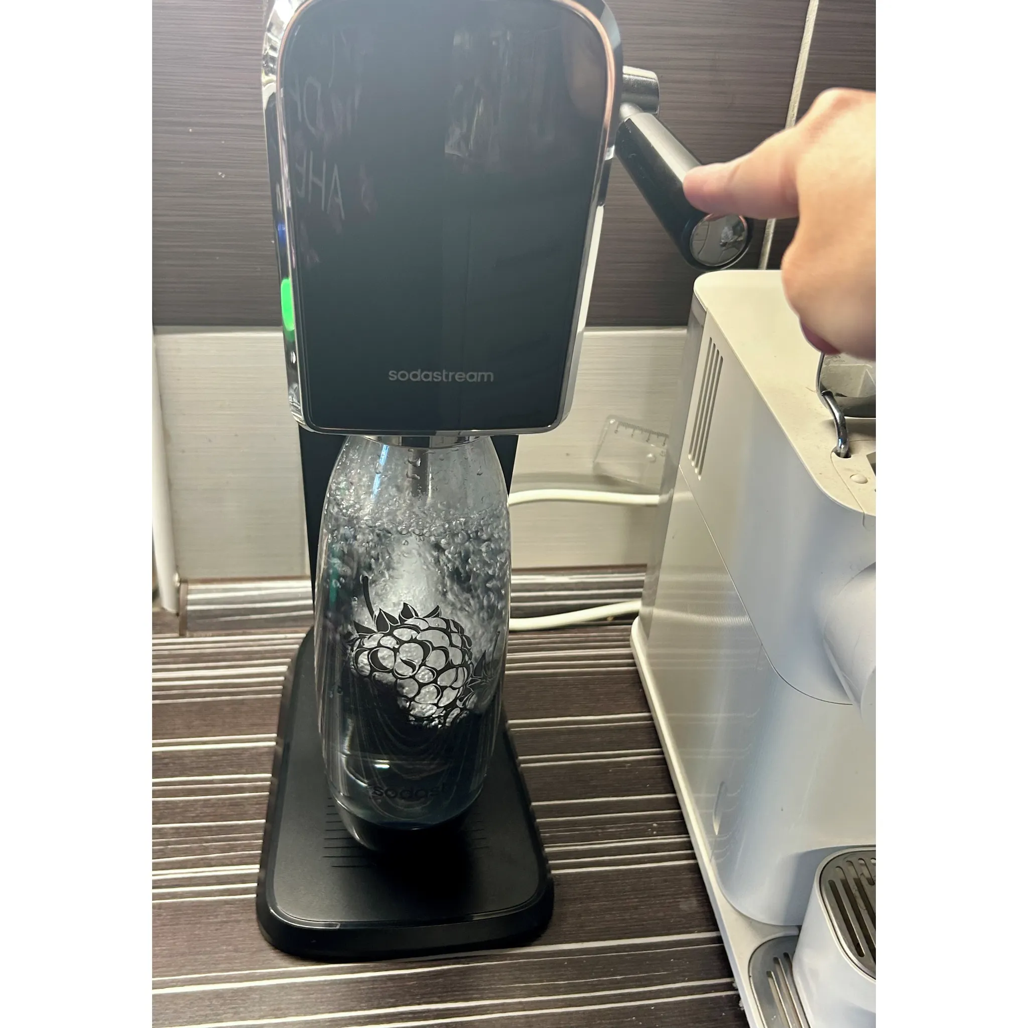 Fotografie 7 - Výrobník sody SodaStream Art černý + 1 lahev