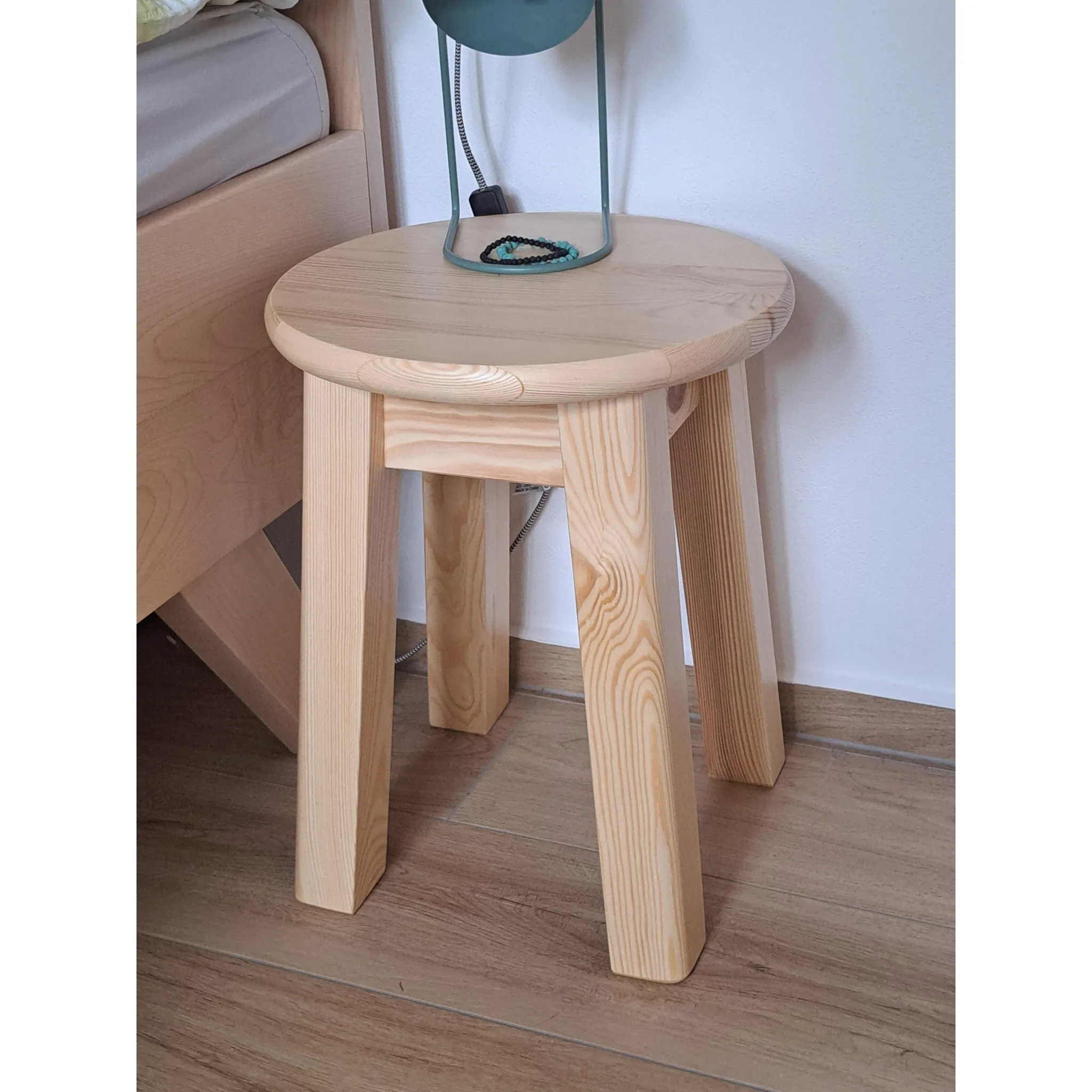 Fotografie 2 - Stolička ČistéDřevo Kulatá stolička 36 x 45 cm masiv/borovice
