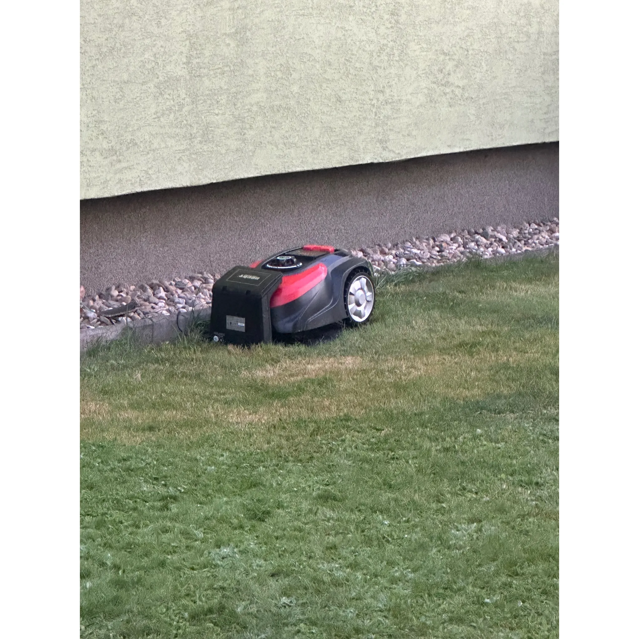 Fotografie 11 - Robotická sekačka Hecht 5608 943789